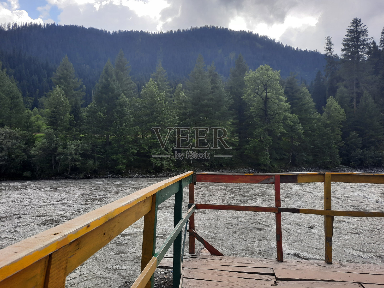 美丽的白天看到的自然美景陶巴特，克什米尔。照片摄影图片