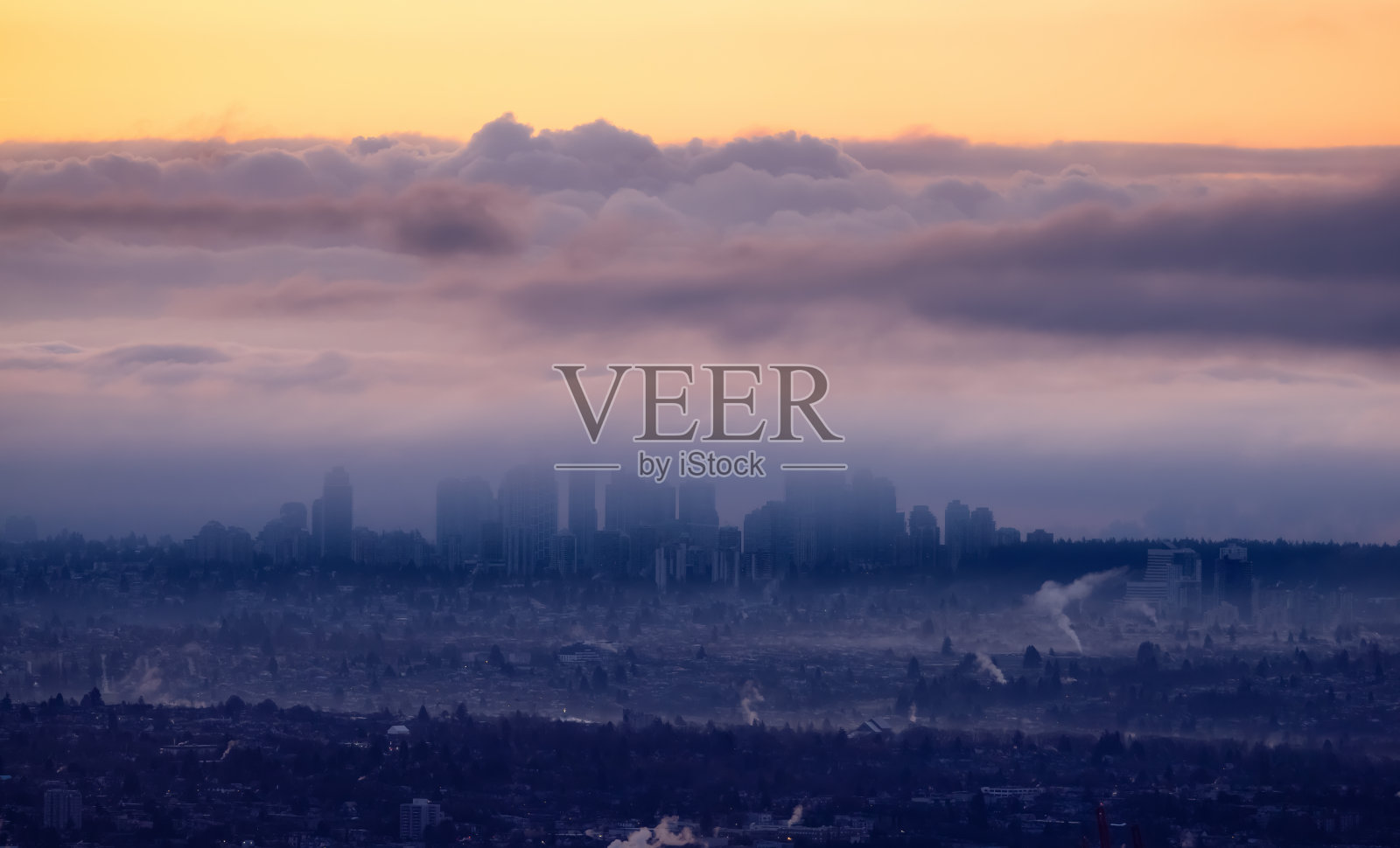 从柏树瞭望台观看铁道镇城市景观，加拿大不列颠哥伦比亚省温哥华照片摄影图片