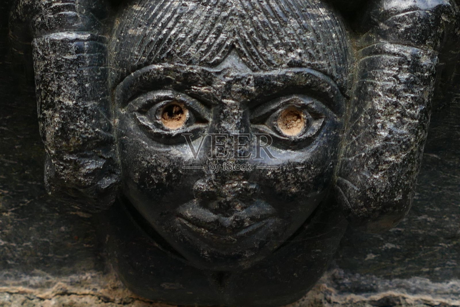 头，来自圣福伊修道院回廊盆的罗马式雕塑，征服者，阿威隆照片摄影图片