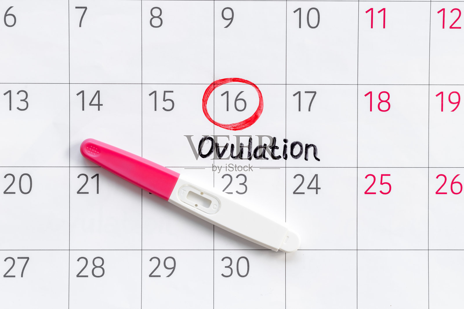 妊娠试验与女性排卵日在日历上照片摄影图片