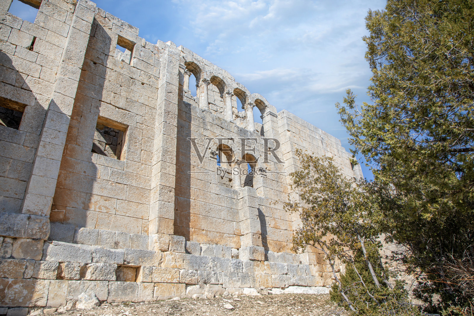 土耳其梅尔辛历史悠久的阿拉汉修道院。照片摄影图片