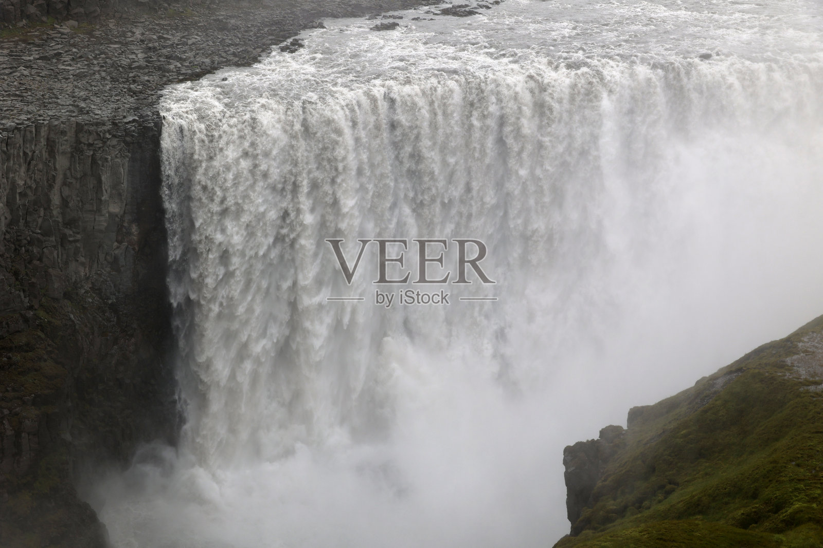 冰岛：欧洲最大的瀑布之一黛提瀑布照片摄影图片