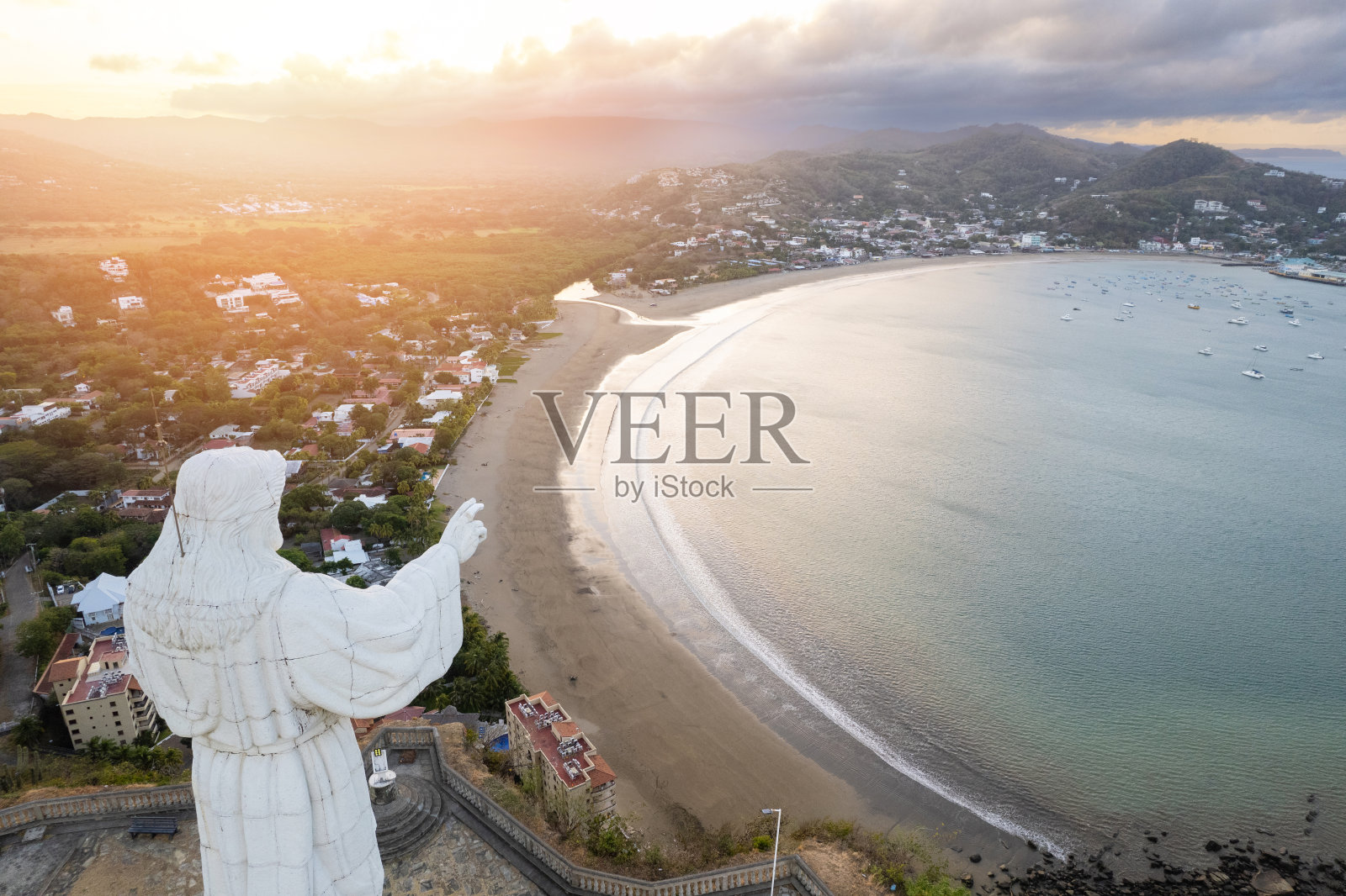 圣胡安德尔苏尔的教堂雕像照片摄影图片