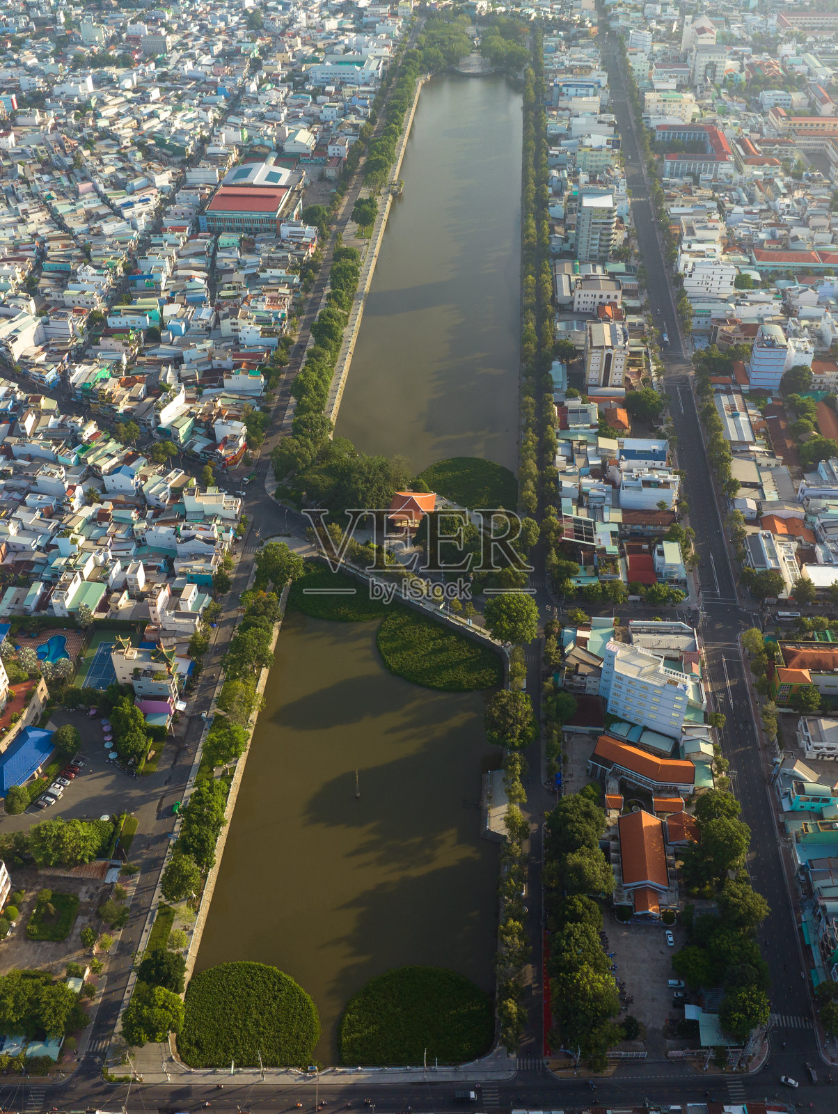 清晨的天江省美苴市，庆诺湖照片摄影图片