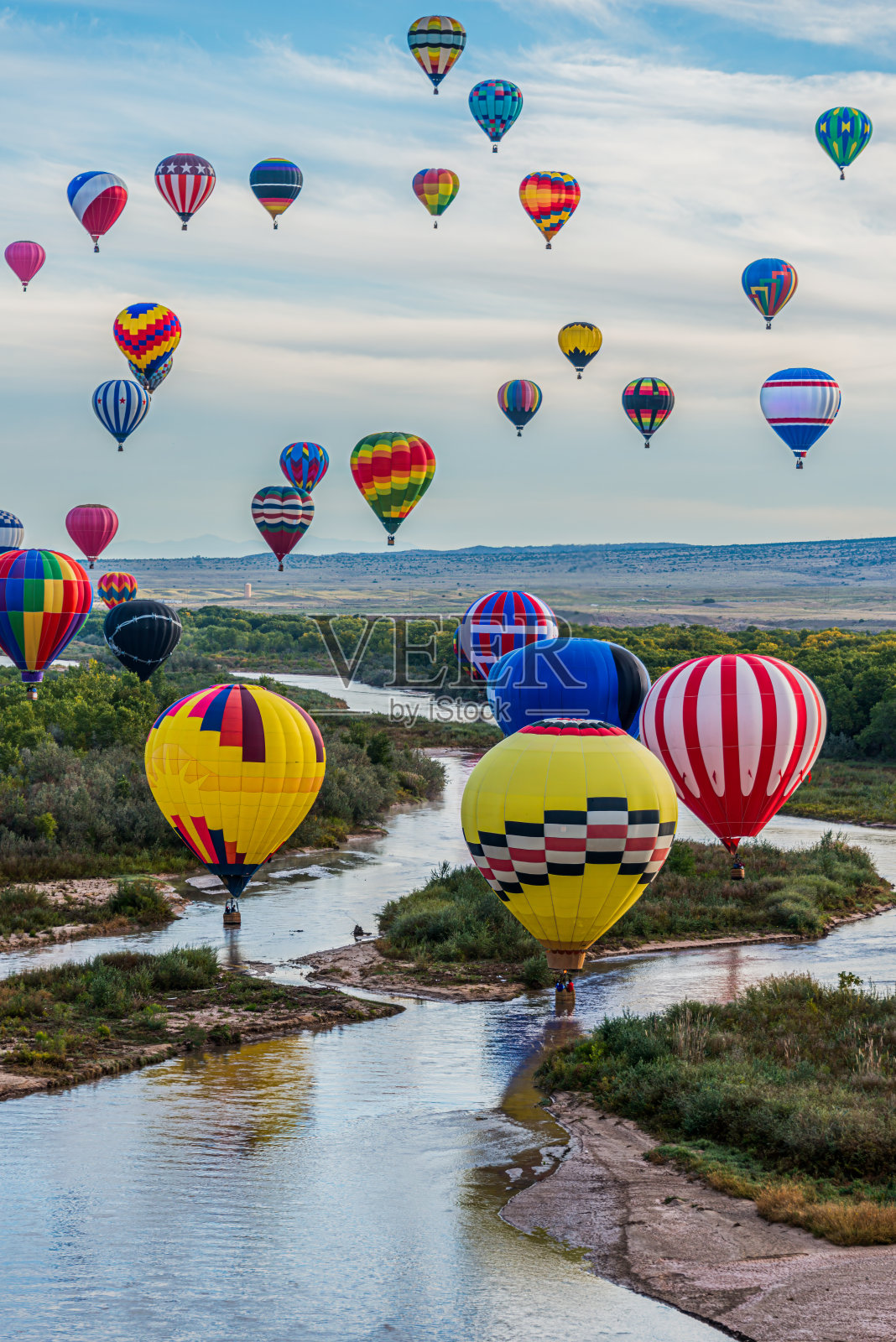 格兰德河上的气球照片摄影图片