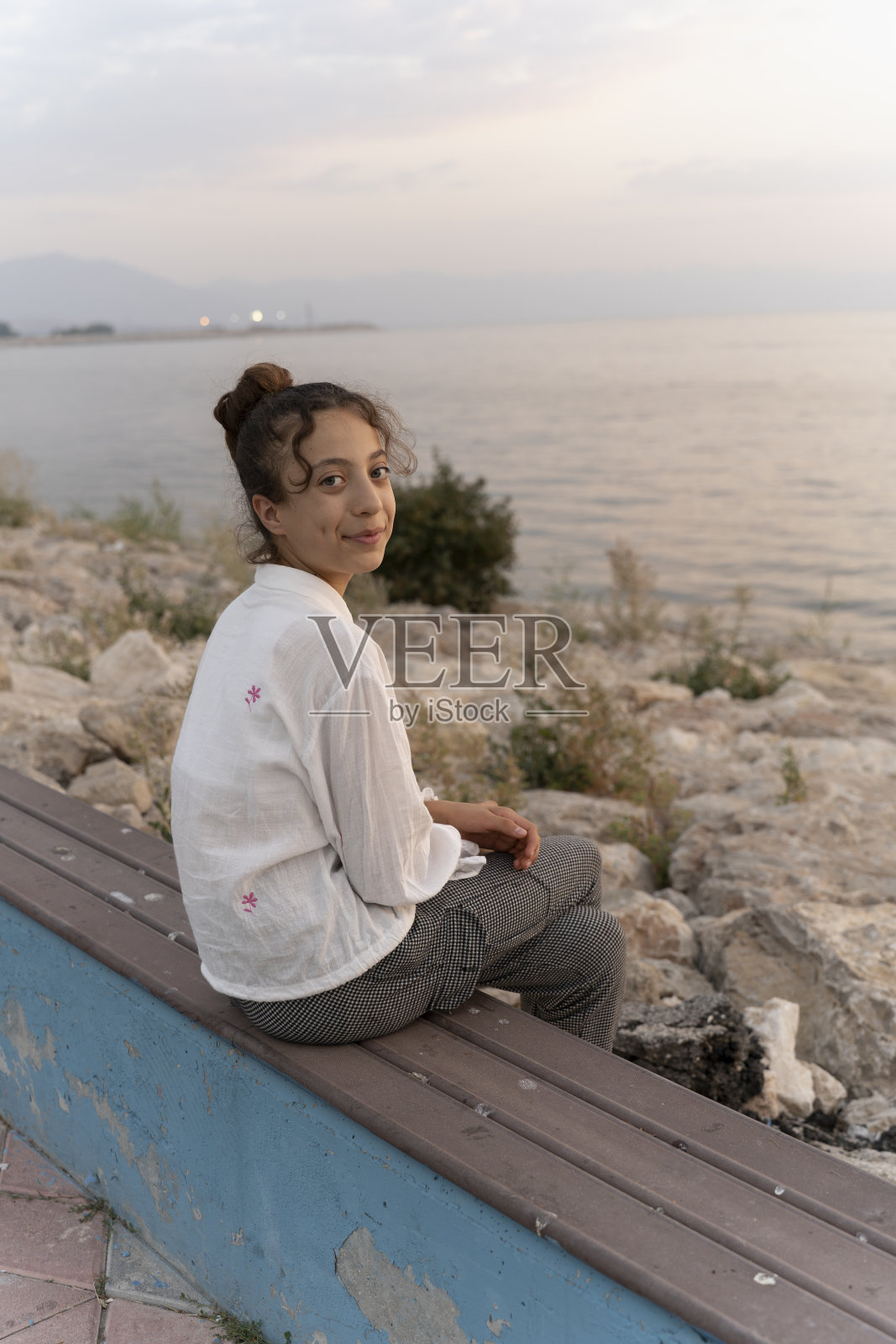 女童肖像。照片摄影图片