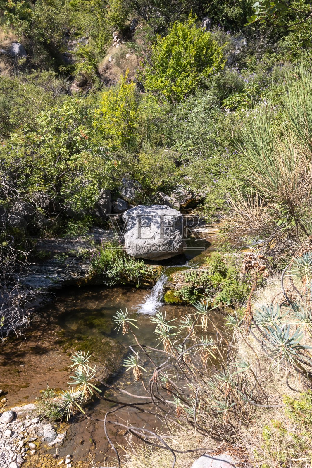 Čučuci瀑布上游的一个小瀑布照片摄影图片