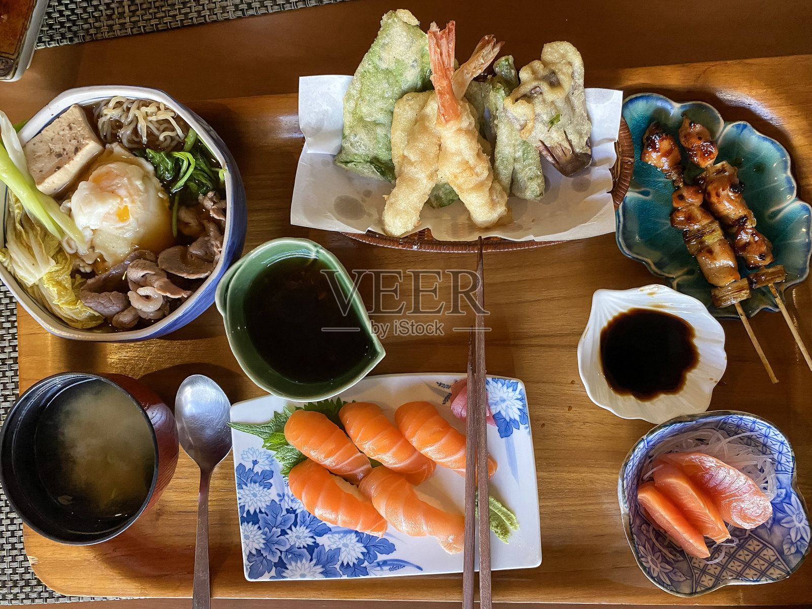 日式套餐。照片摄影图片