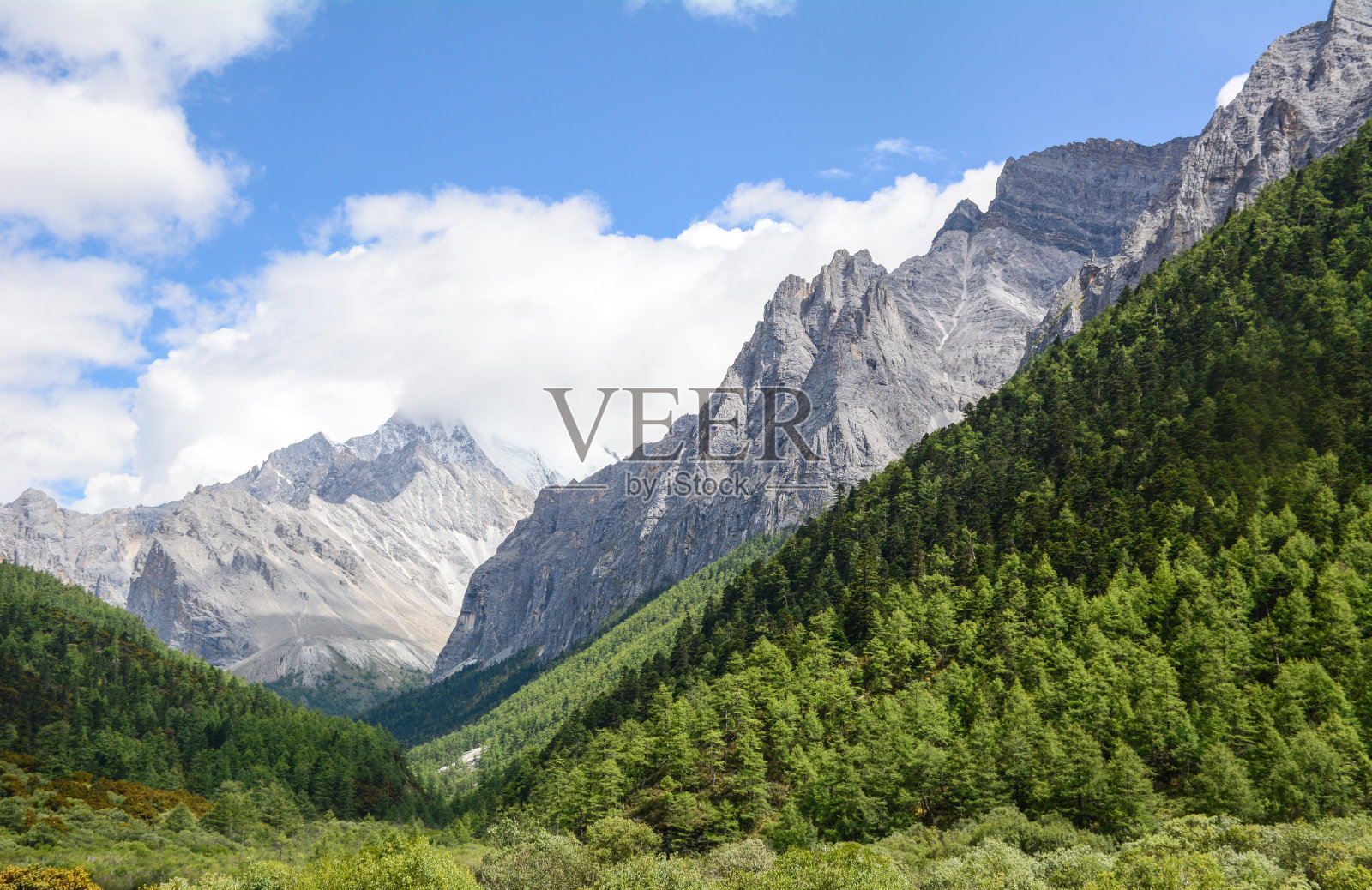 中国四川的山景照片摄影图片
