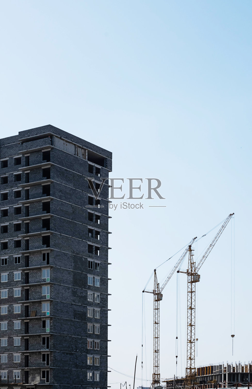 用起重机建造工地。照片摄影图片