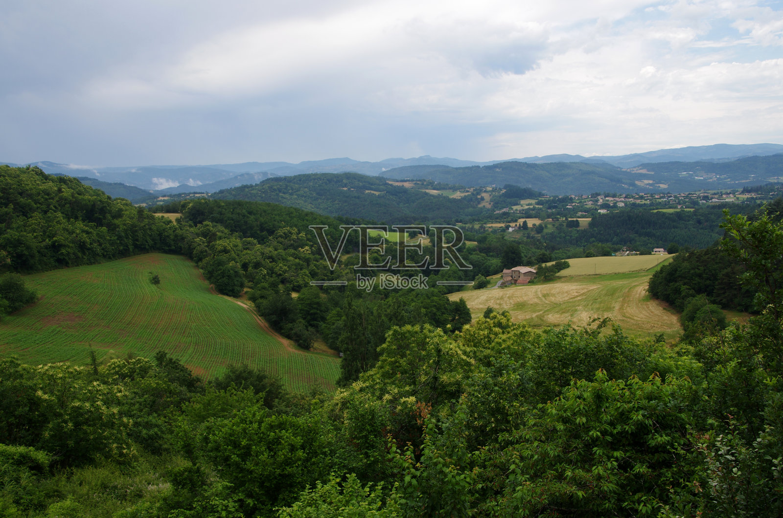 欧洲法国阿尔代什的乡村景观照片摄影图片