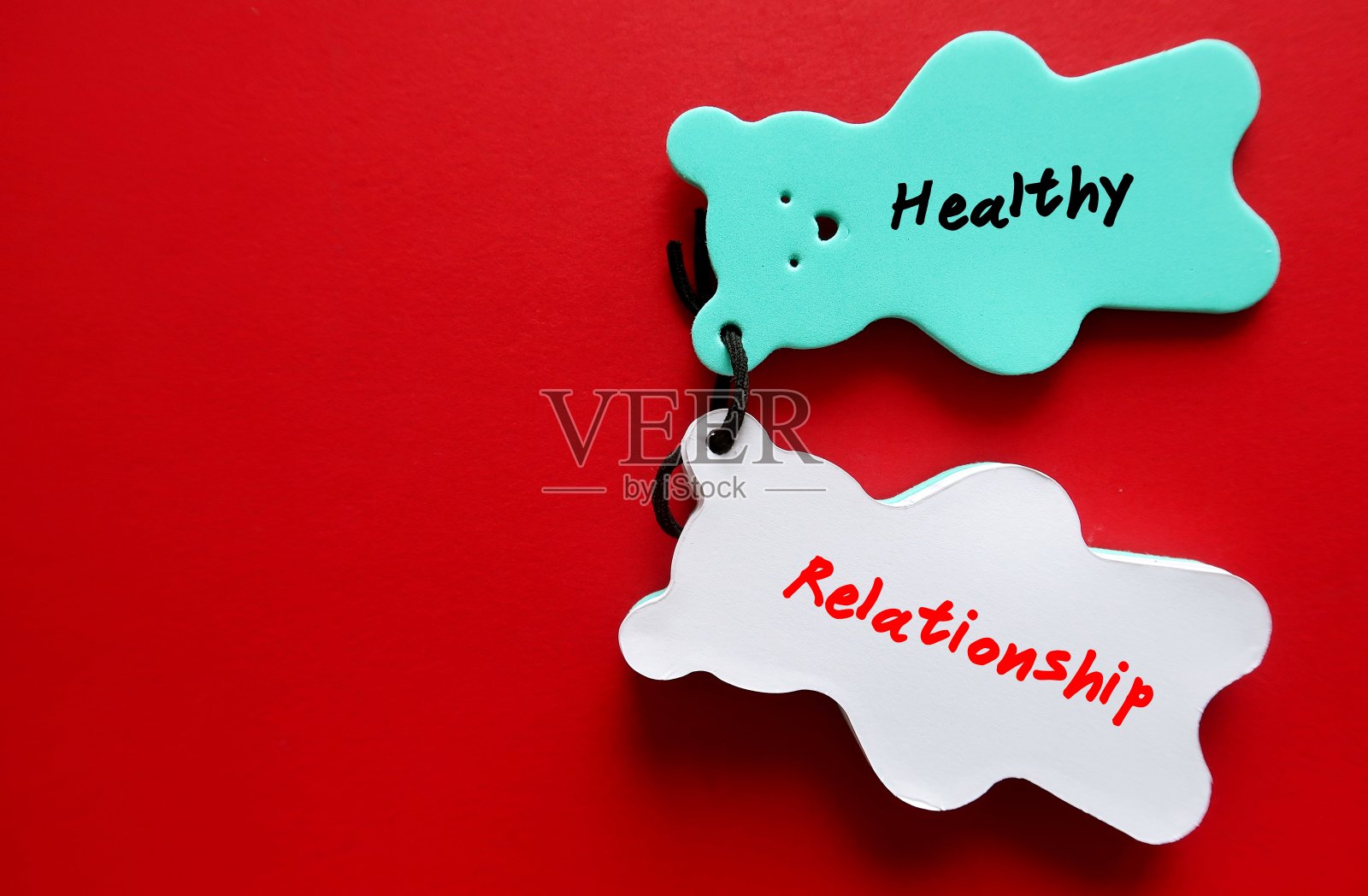 健康的关系，意味着伴侣尊重彼此的独立性，通过开放的沟通和分享决定，毫无畏惧地做出自己的决定照片摄影图片