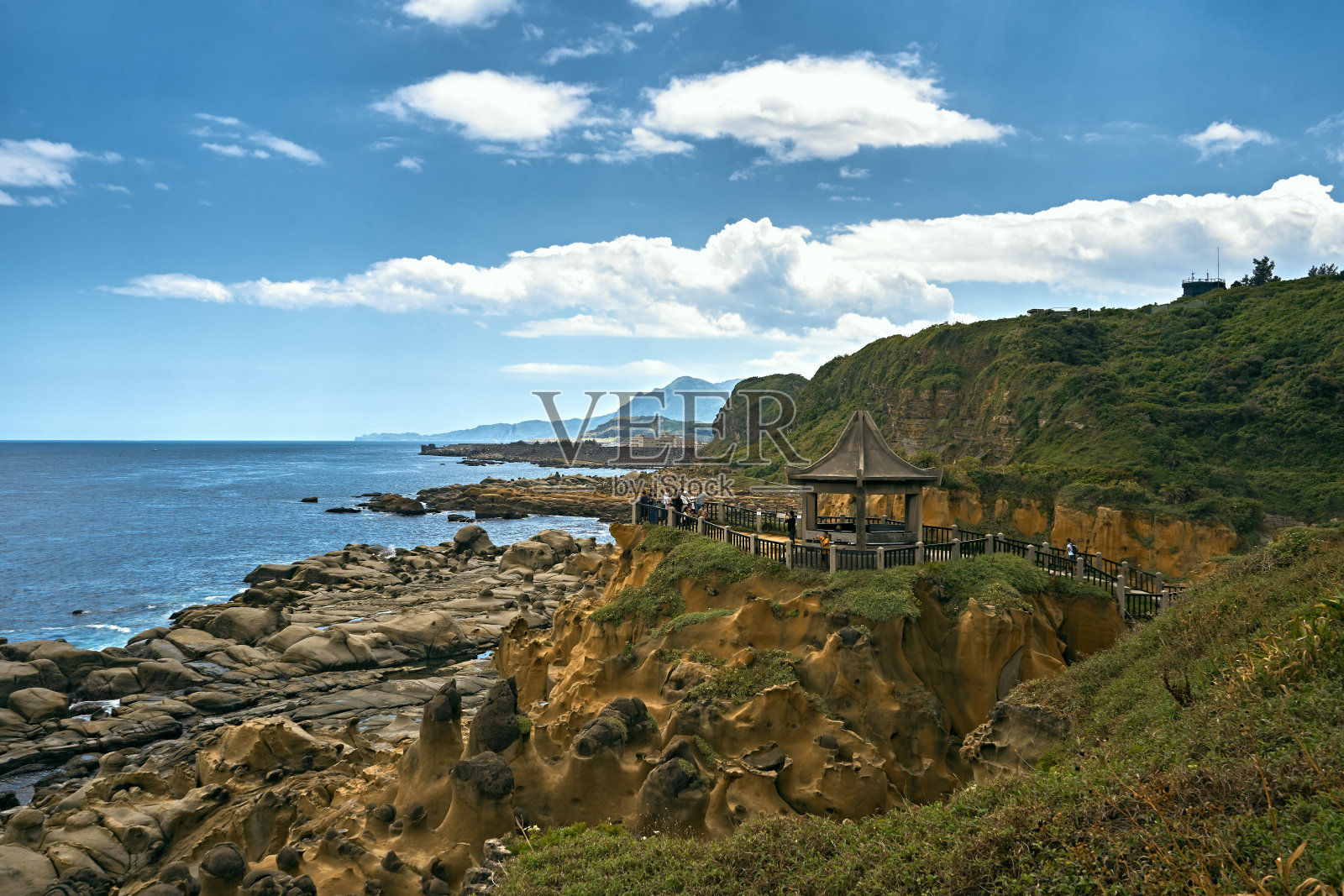 和平岛公园，一个公园，形成岩石的特殊形状的强风侵蚀沿海地区多年来照片摄影图片