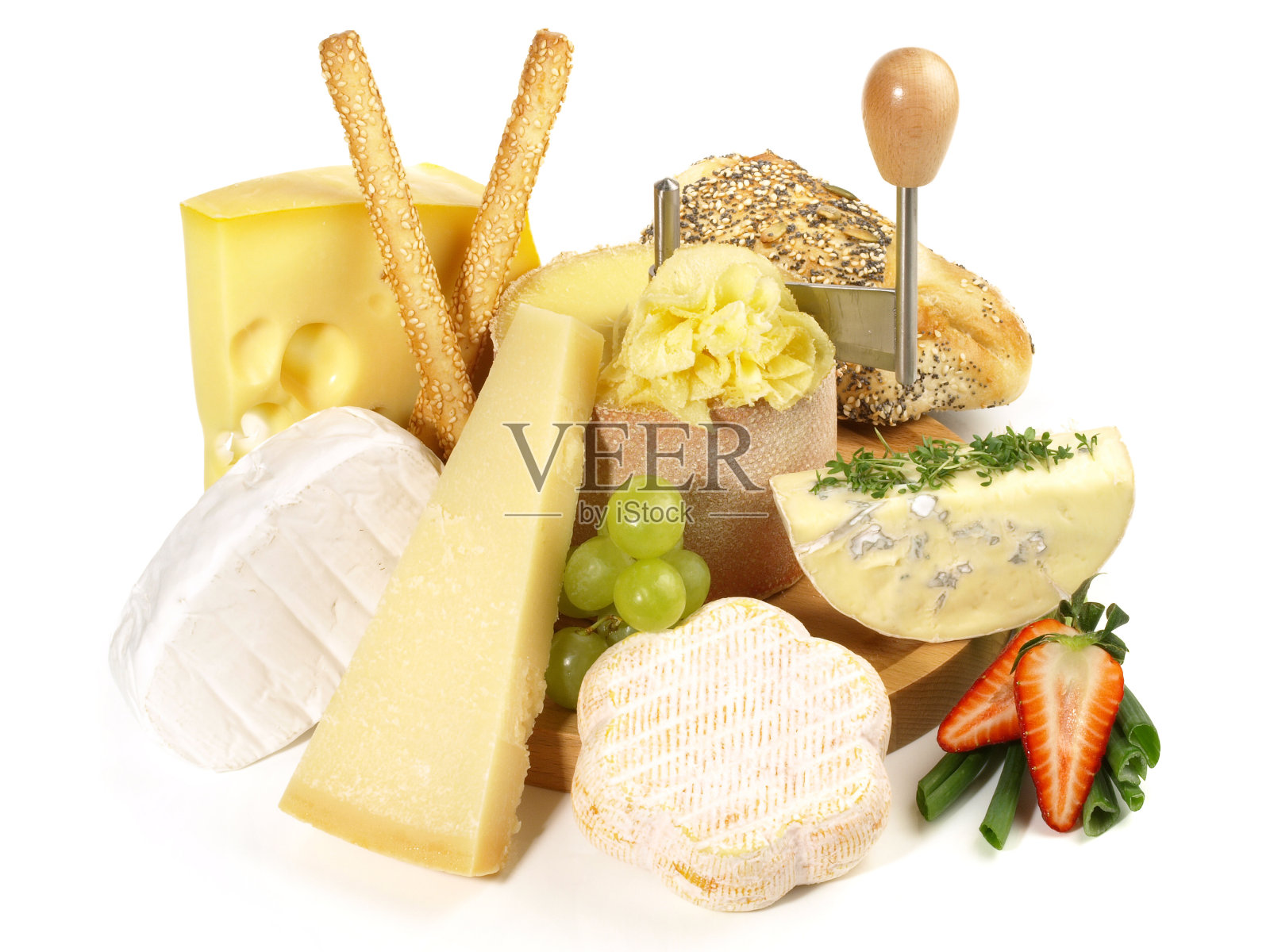 奶酪拼盘与奶酪切片机在白色的背景-孤立照片摄影图片