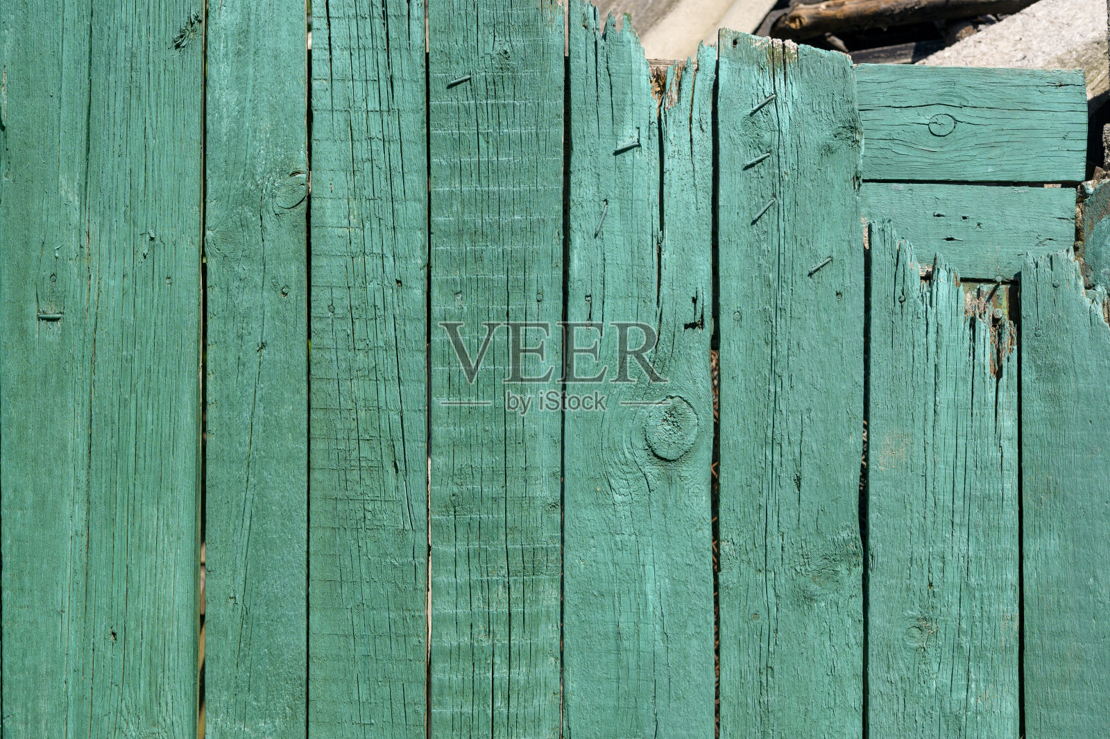 绿篱笆上的油漆裂开了照片摄影图片