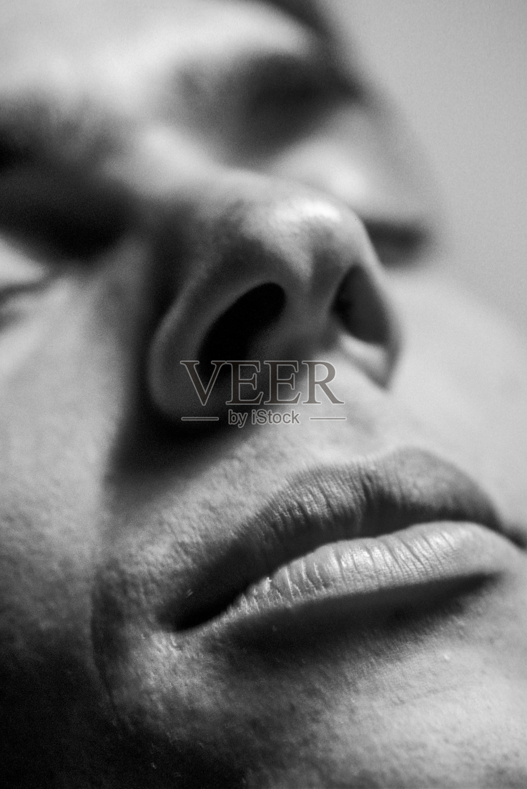 一个男人的脸部特写照片摄影图片