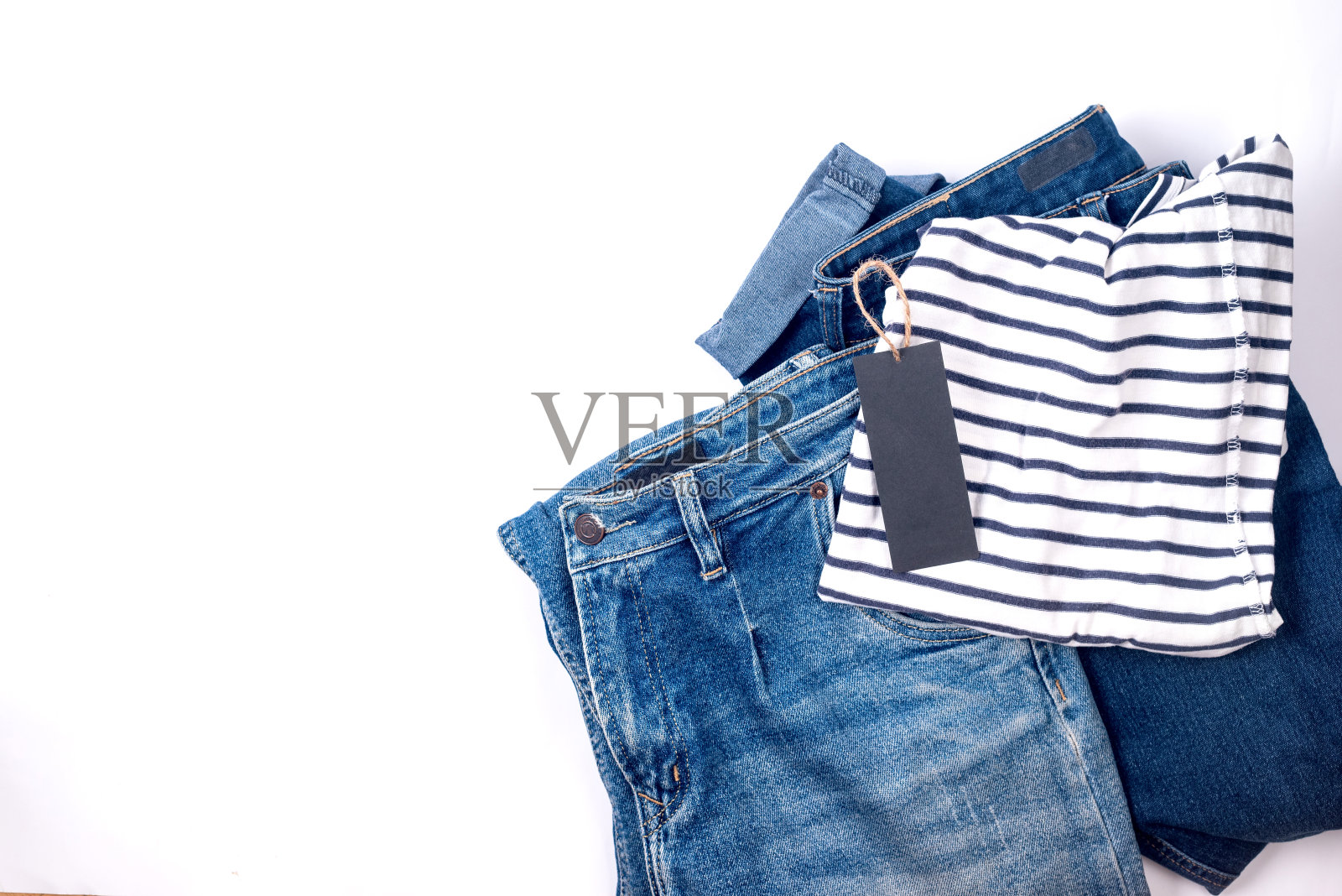 很多女装，牛仔裤，t恤，快时尚，照片摄影图片