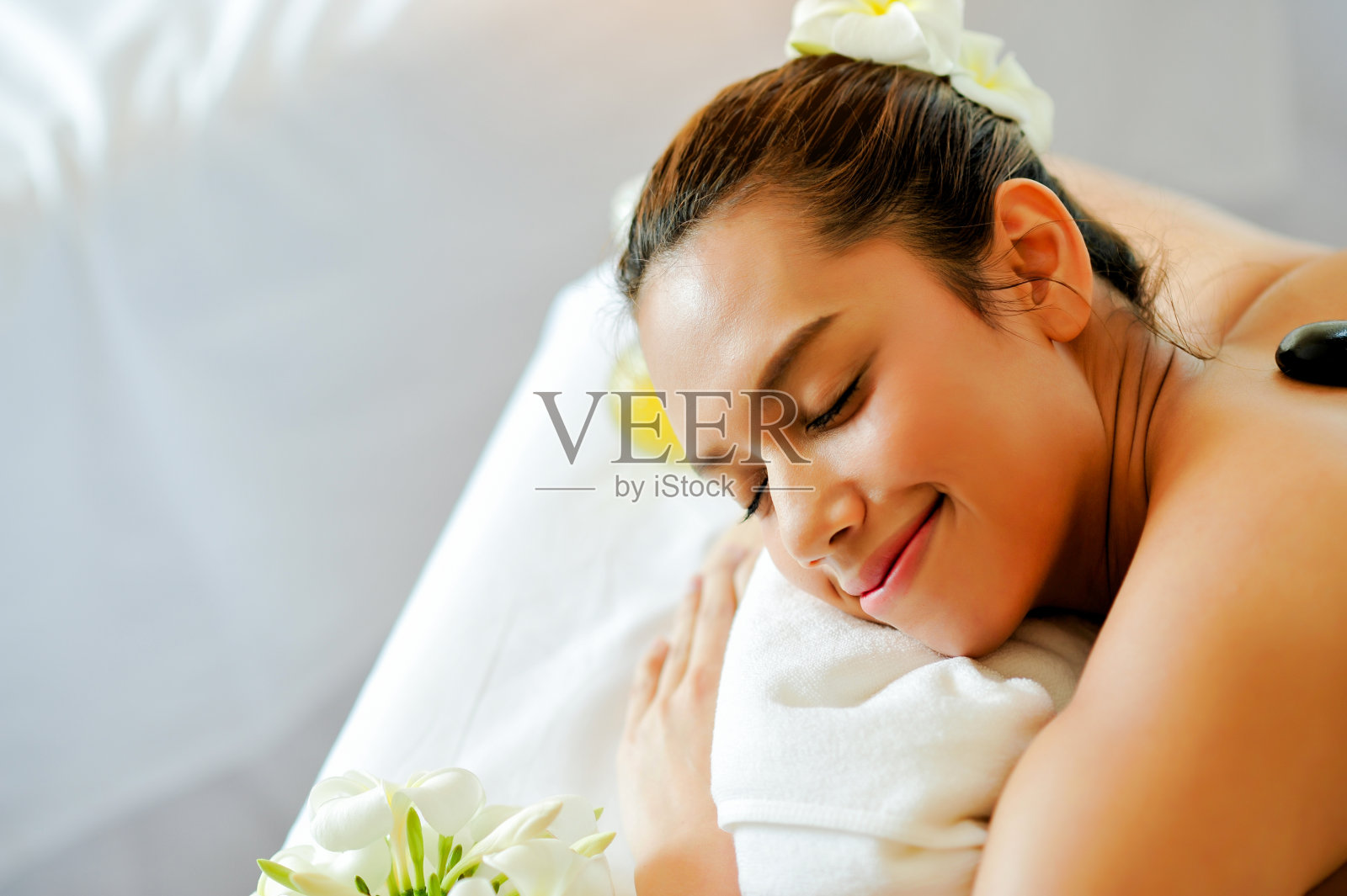 水疗、全身按摩肌肤、身体治疗、放松、心灵疗愈、宁静香油按摩、泰式按摩、健康按摩照片摄影图片