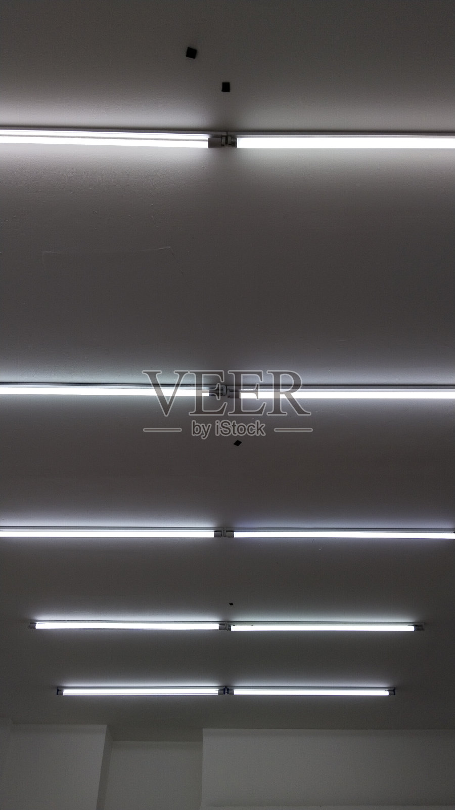 荧光灯按白光安装照片摄影图片