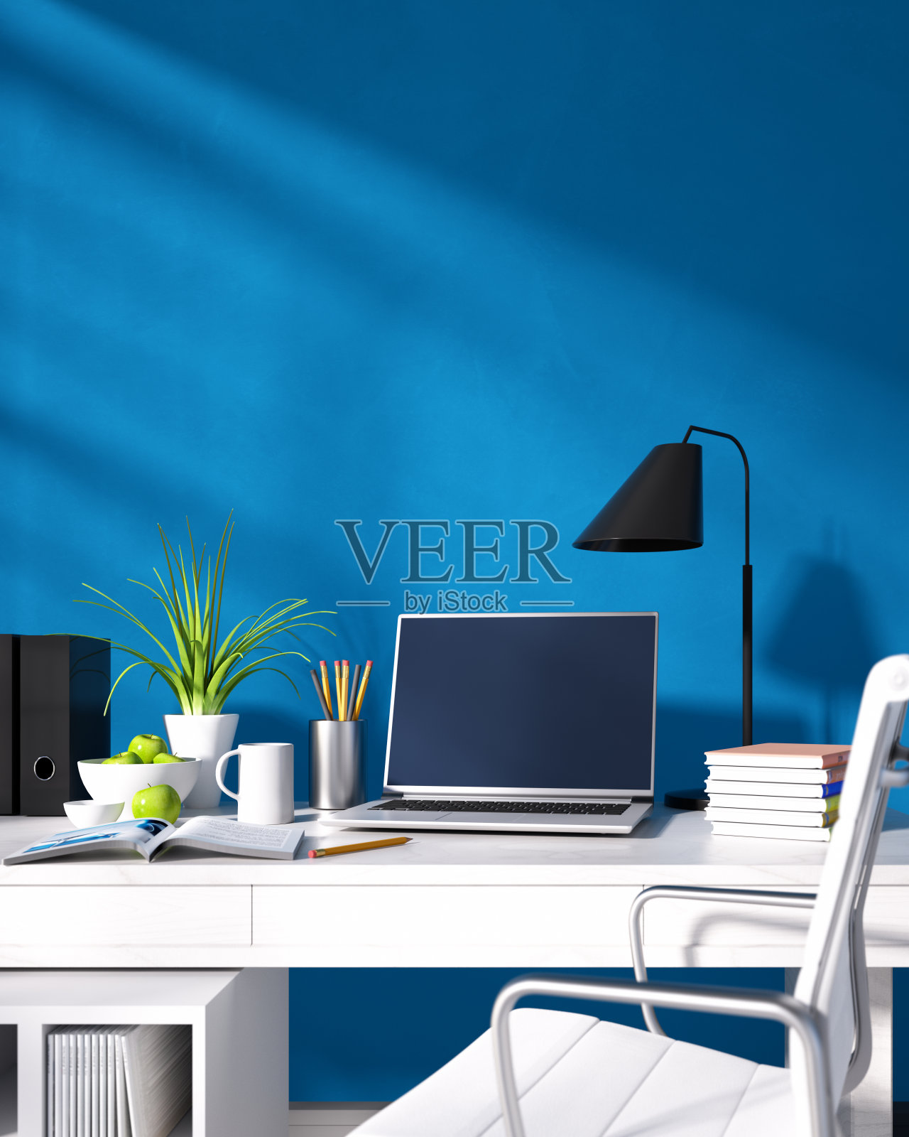 家庭办公桌和笔记本电脑照片摄影图片