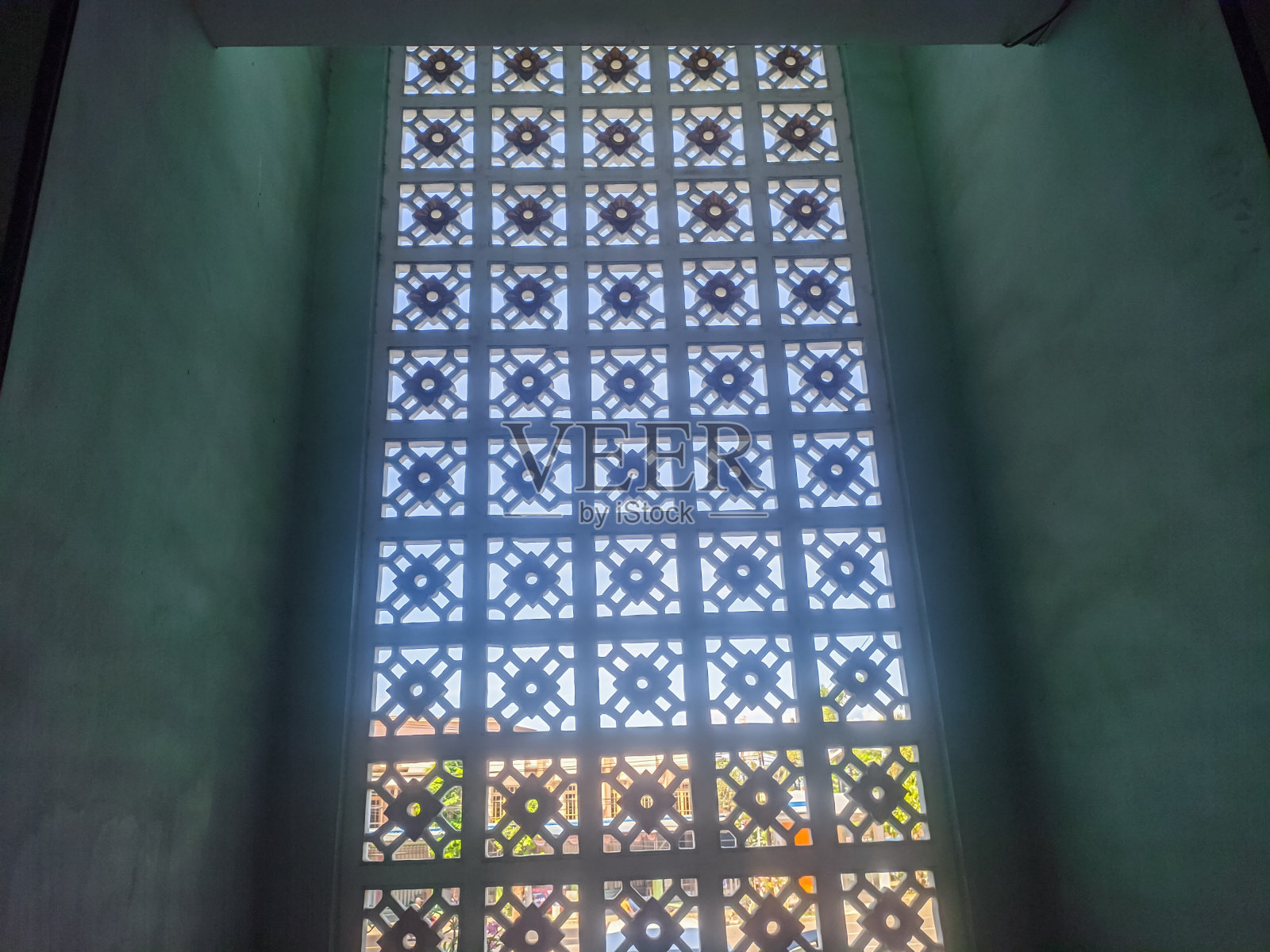 清真寺前面有很多通风口照片摄影图片