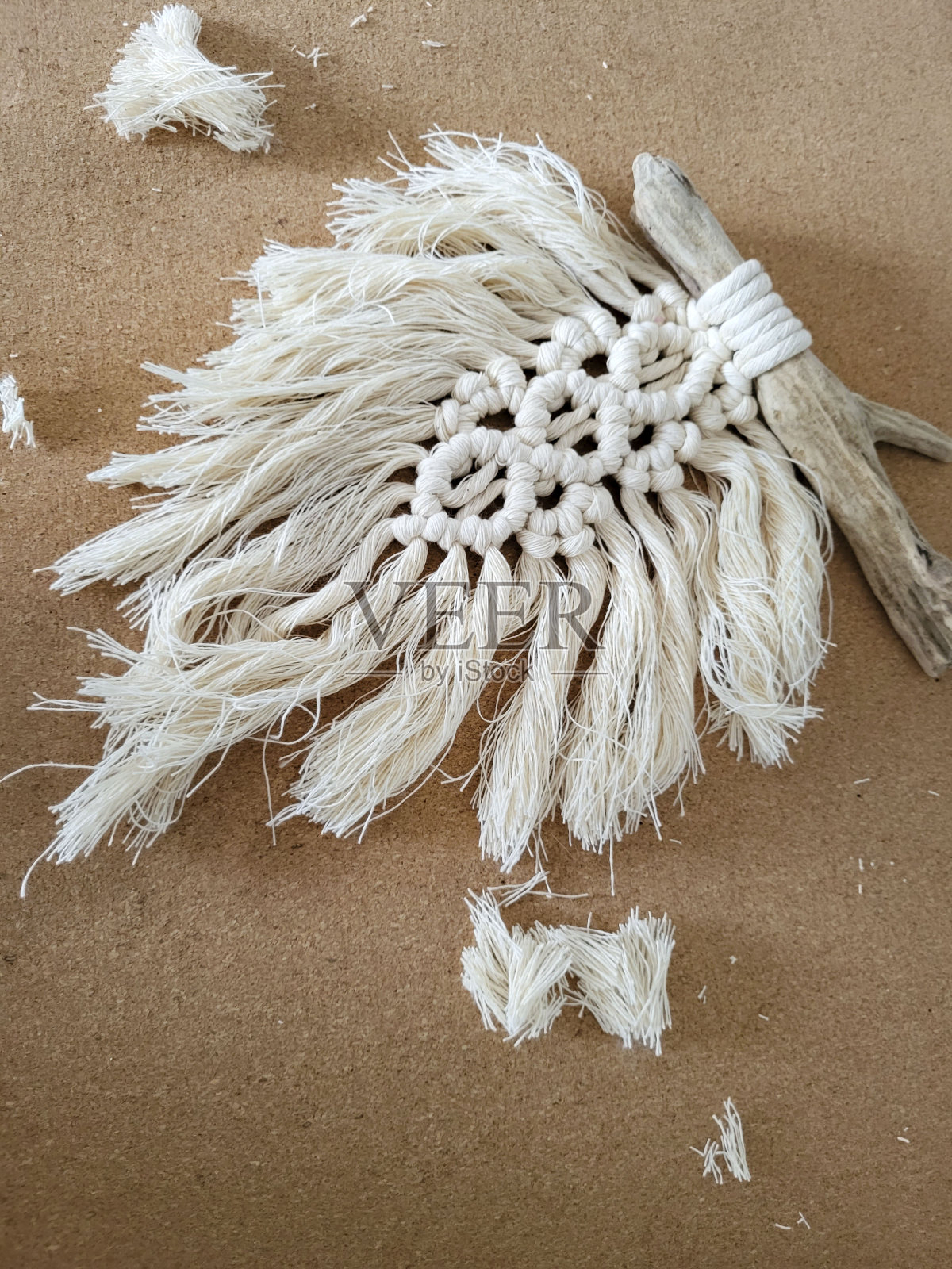 修剪编织羽毛挂照片摄影图片