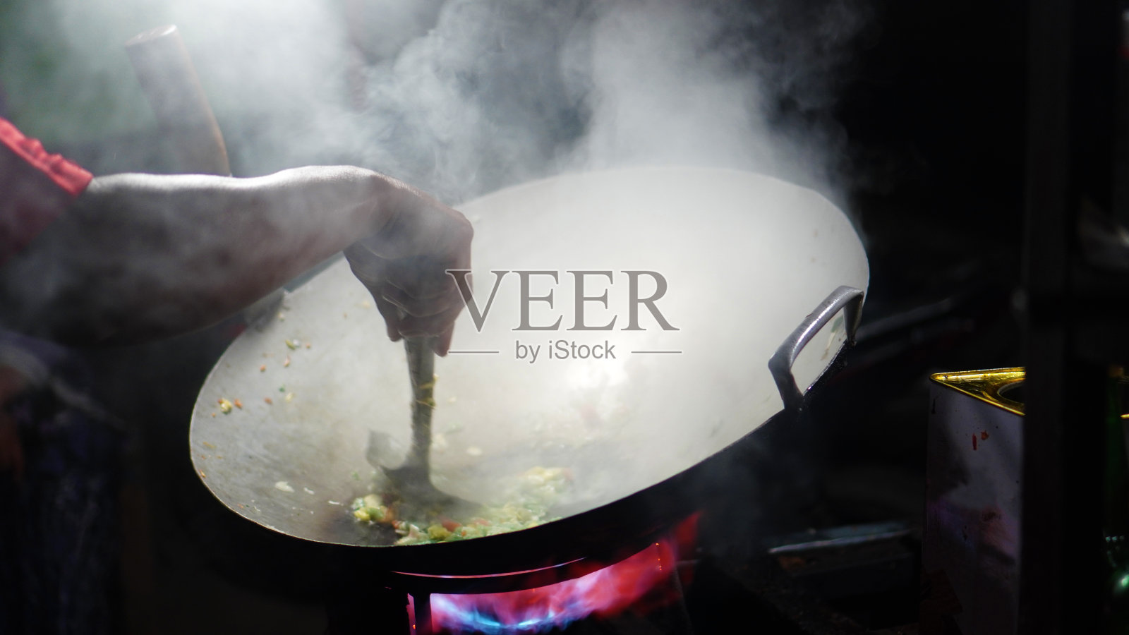 用炒锅炒饭照片摄影图片