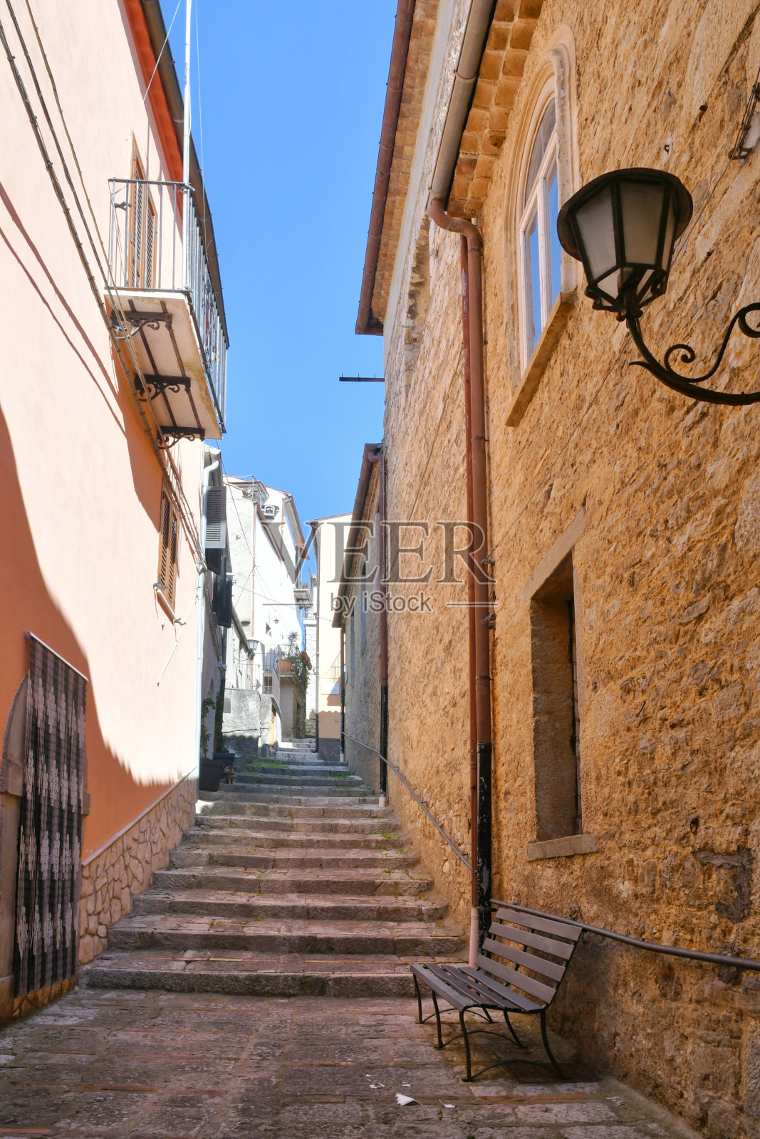 意大利莫利塞的奇维塔诺瓦德尔桑尼奥村。照片摄影图片