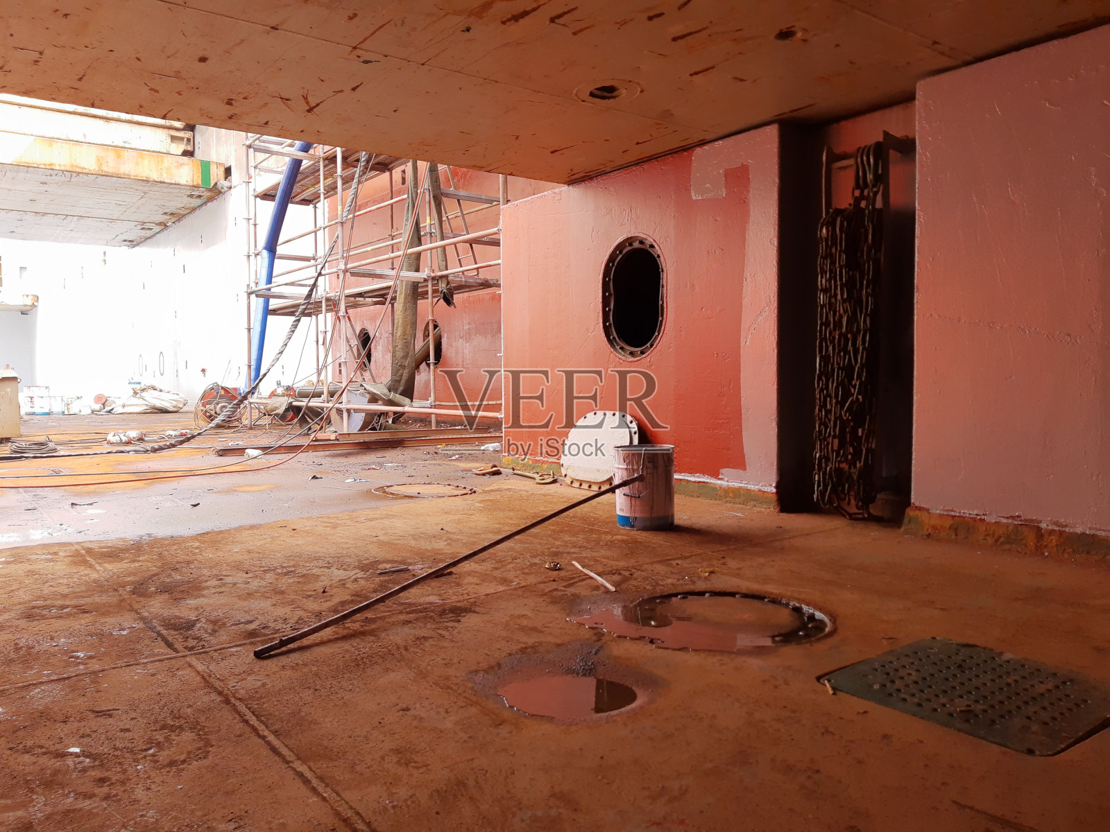 船坞内船舱的油漆照片摄影图片