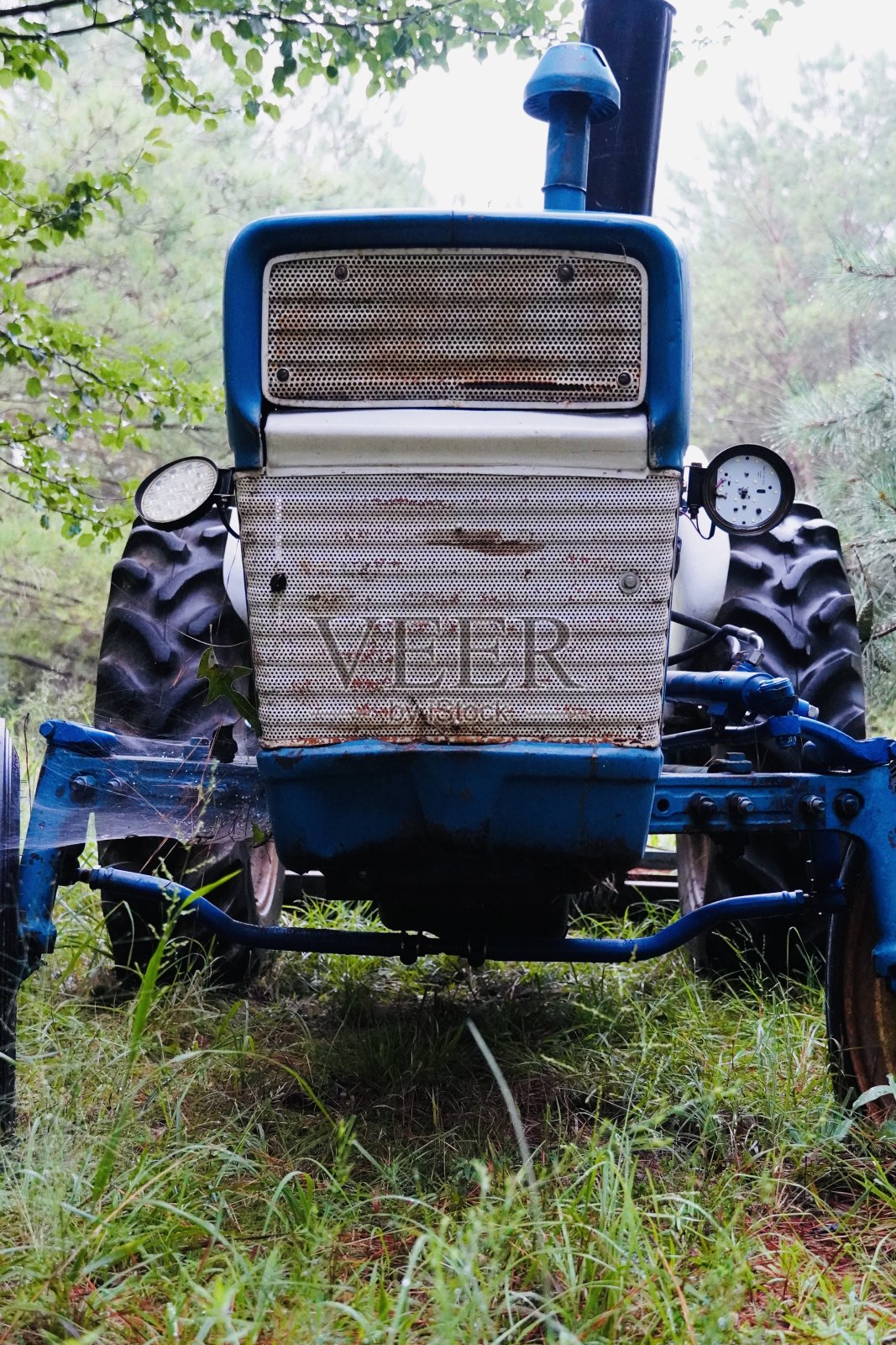 旧蓝色拖拉机照片摄影图片