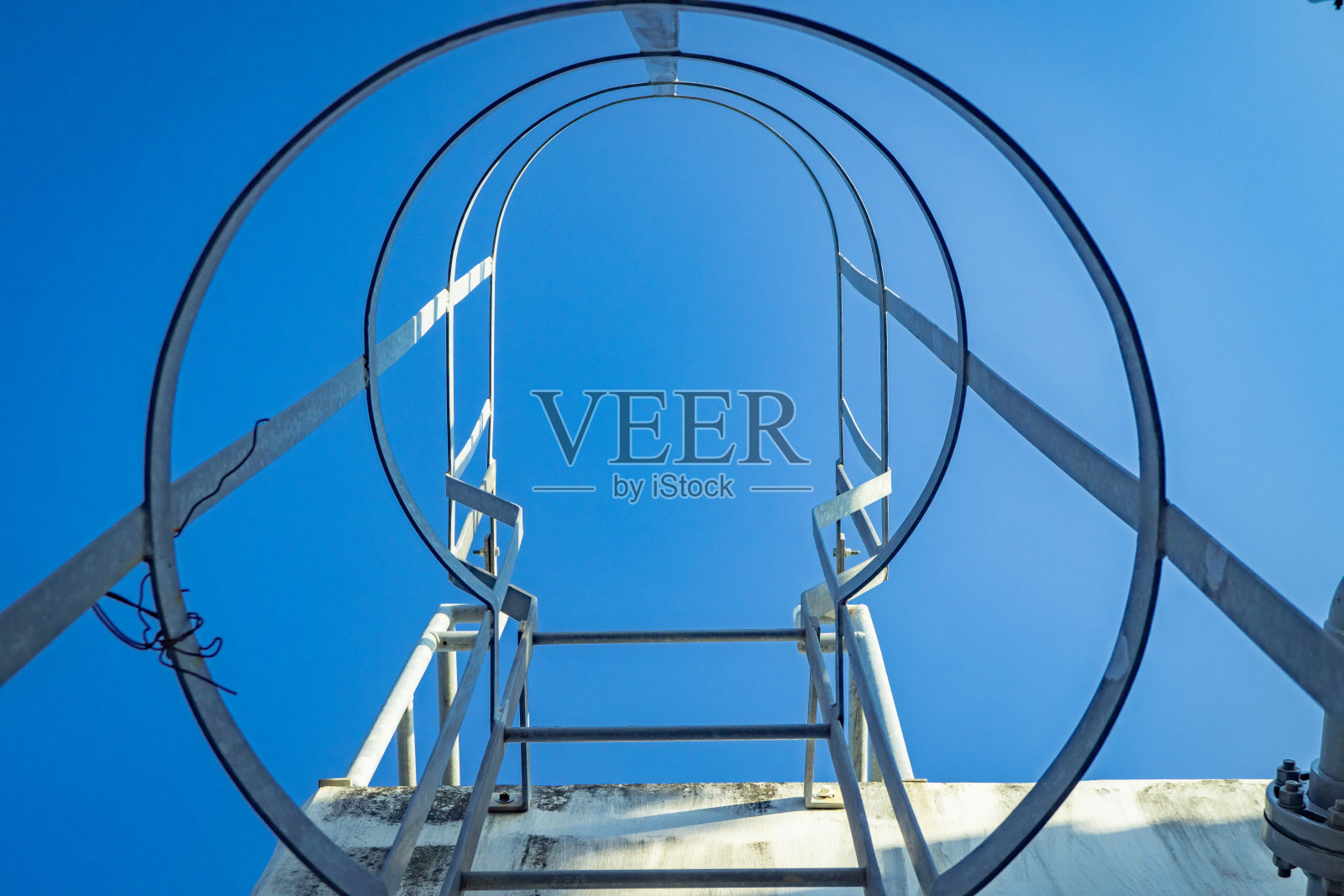 引线及笼轨上墙电厂行业。照片摄影图片