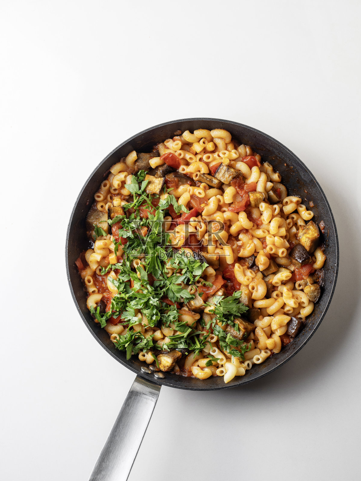 茄子番茄酱意面，茄子番茄酱意面，通心粉照片摄影图片