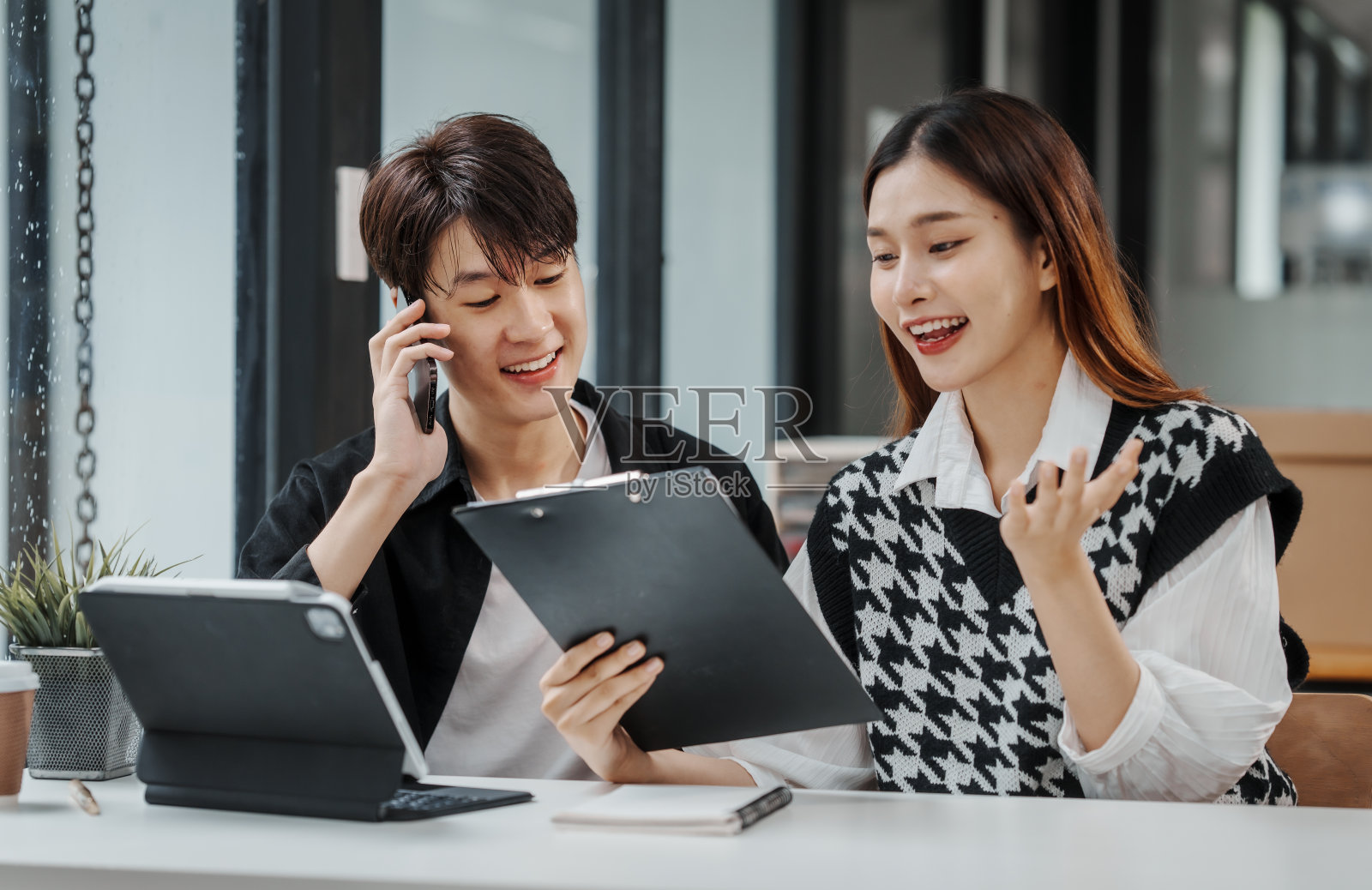 亚洲MBA学生研究论文项目数据，在线大学课程，认证学位课程，英语中文语言课堂照片摄影图片