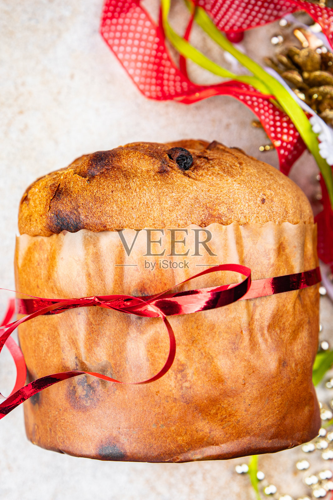 潘通甜圣诞蛋糕假日烘焙甜点新年款待餐食品小吃在桌子上复制空间食品背景乡村顶视图照片摄影图片