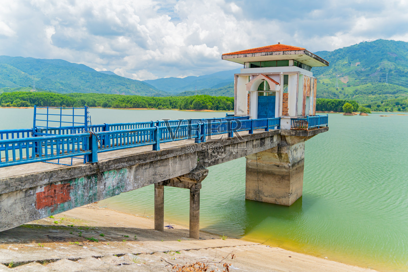 老水坝。照片摄影图片