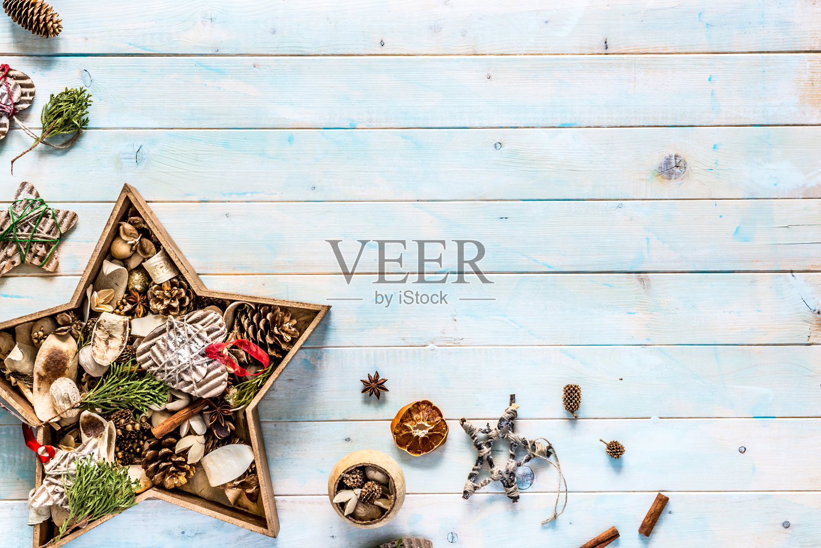 圣诞装饰白色背景与文字空间照片摄影图片