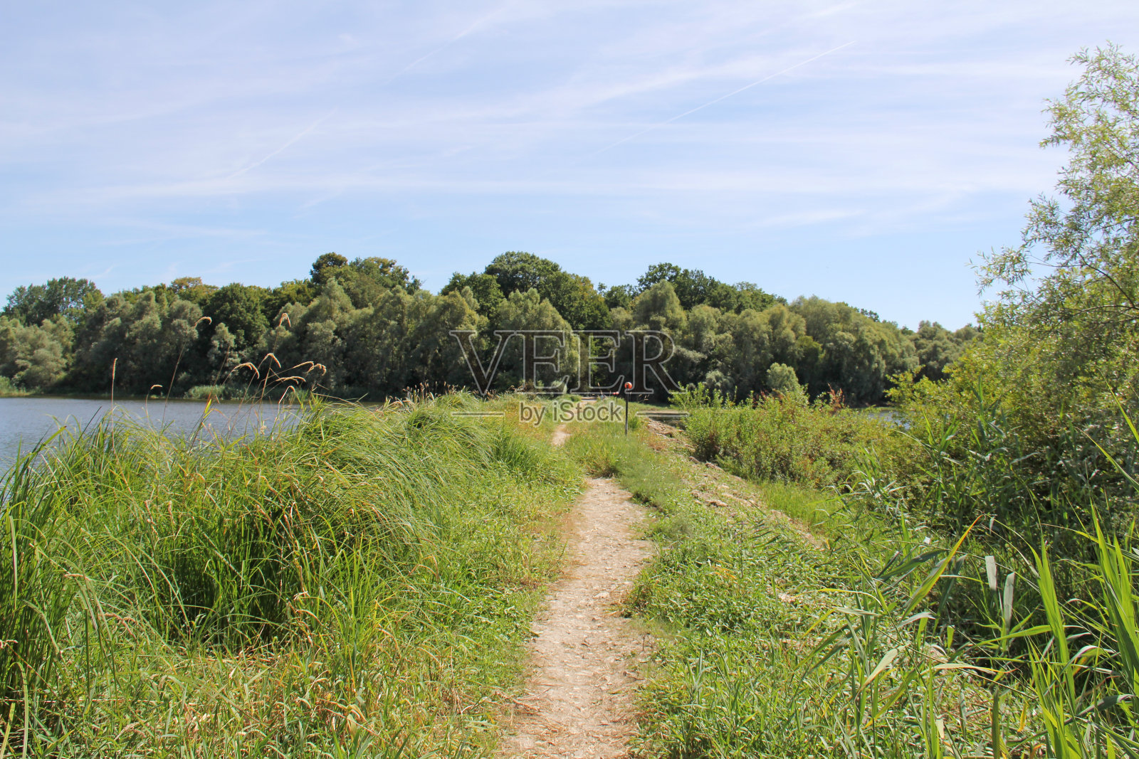 法国东部大香槟的尚特科克湖照片摄影图片