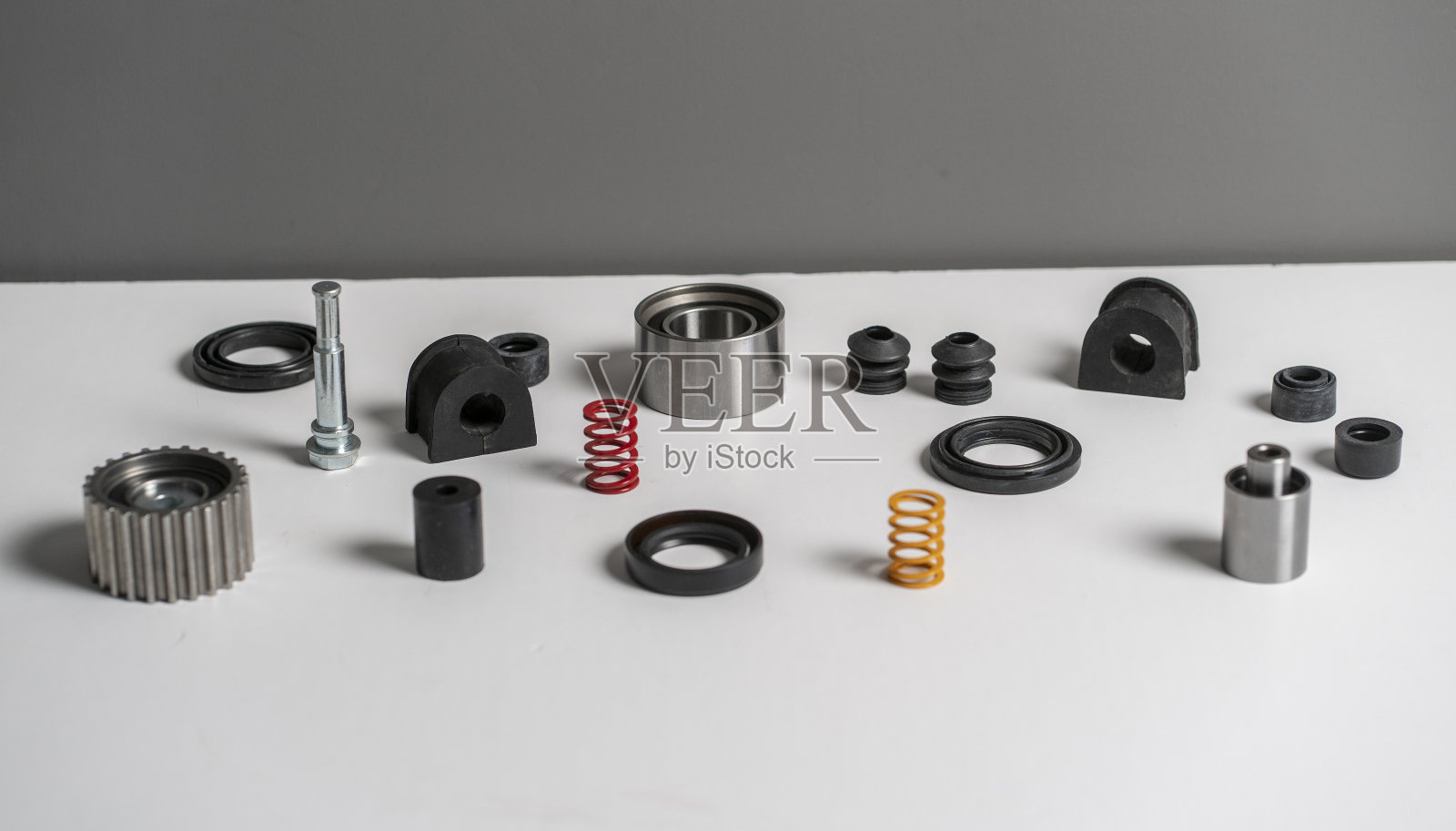 新车零配件平铺，汽车发动机维修零配件平铺照片摄影图片