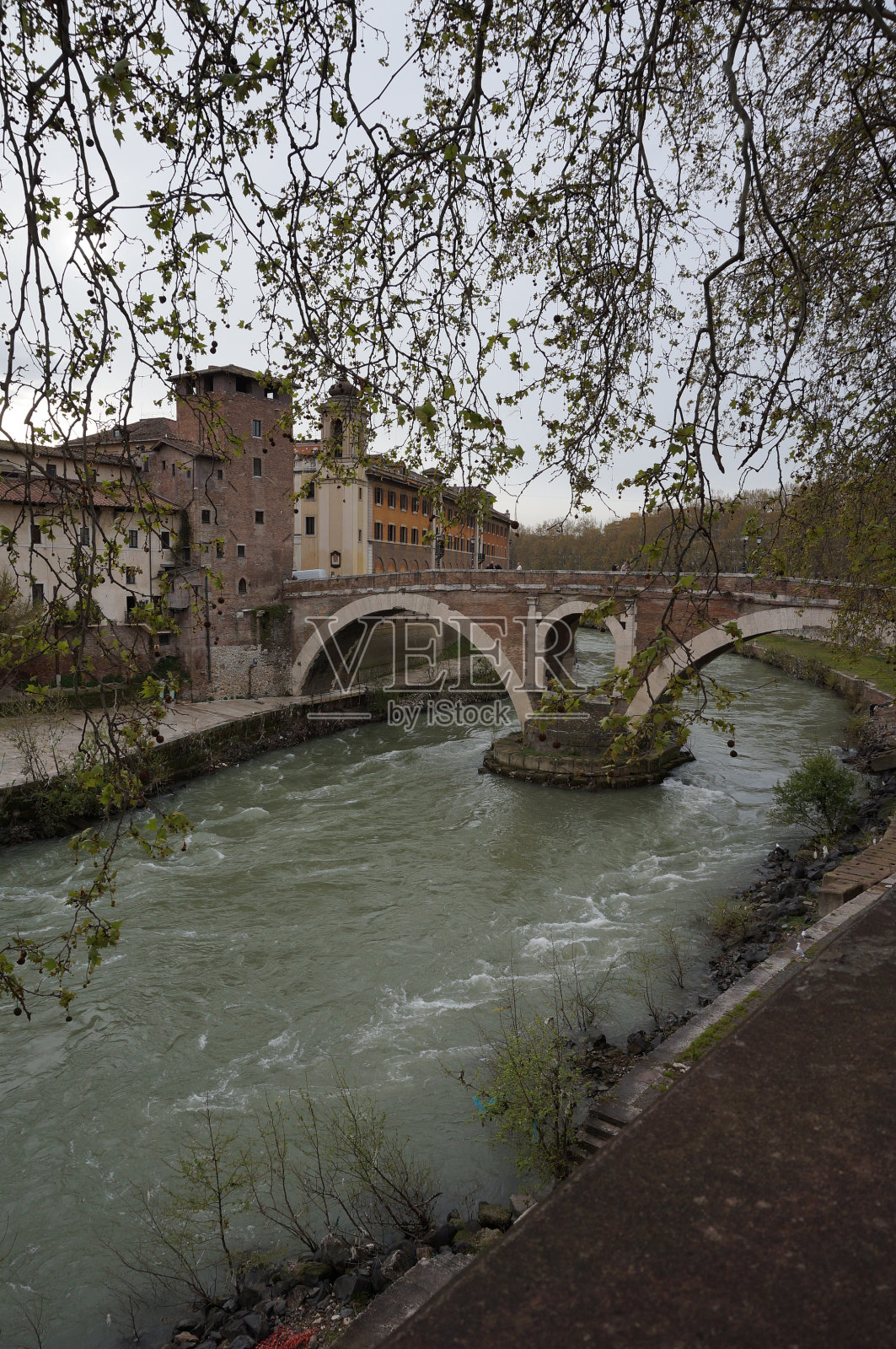 Isola Tiberina，罗马照片摄影图片