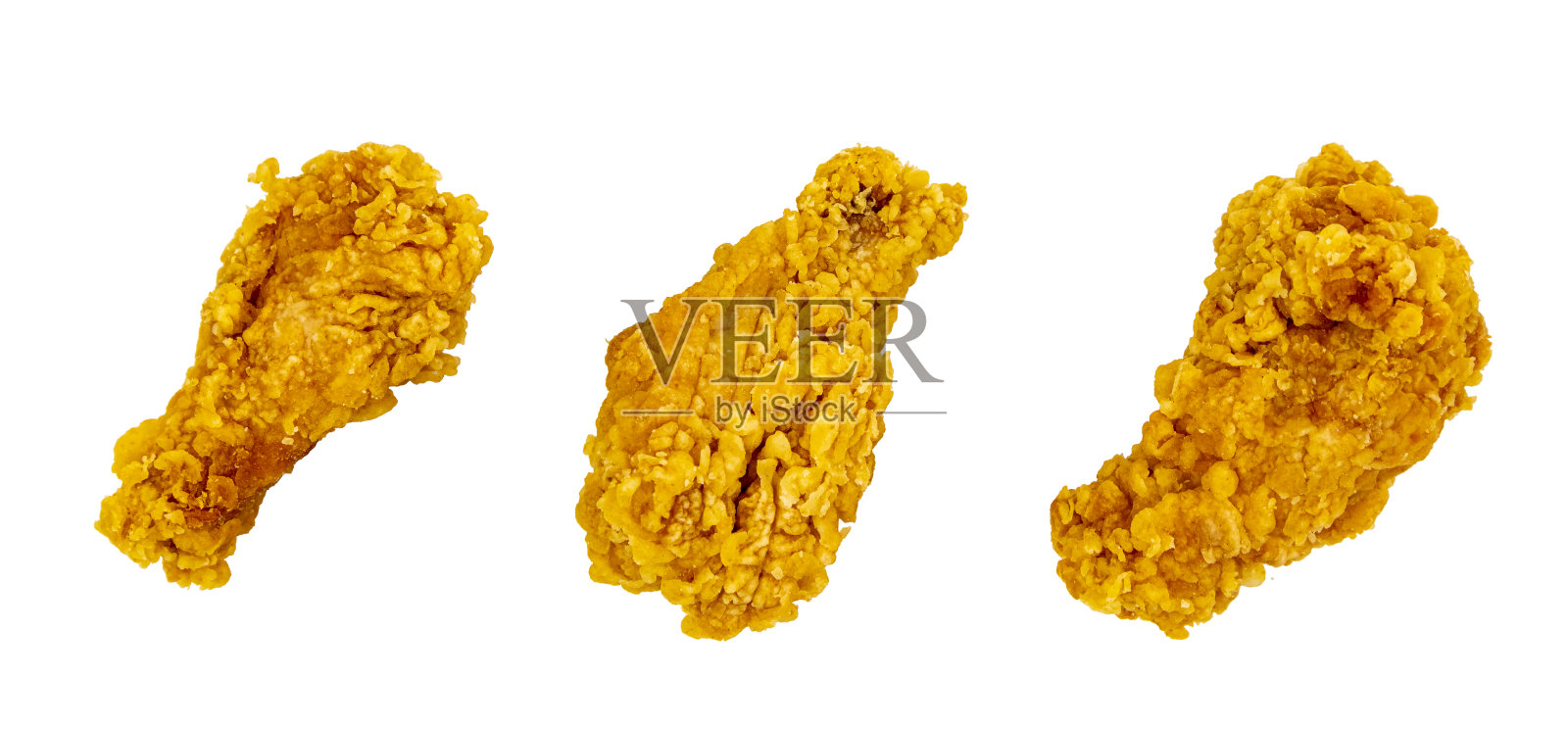 三个炸鸡翅孤立在白色，俯视图照片摄影图片