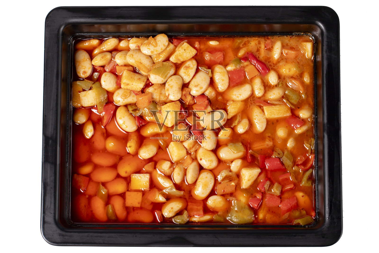 白底孤立橄榄油豆菜。健康的开胃菜。当地的名字是孟买法苏利皮拉基照片摄影图片