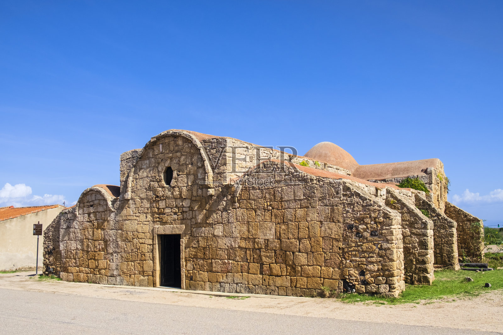 意大利撒丁岛，圣乔凡尼教堂的正面景观照片摄影图片