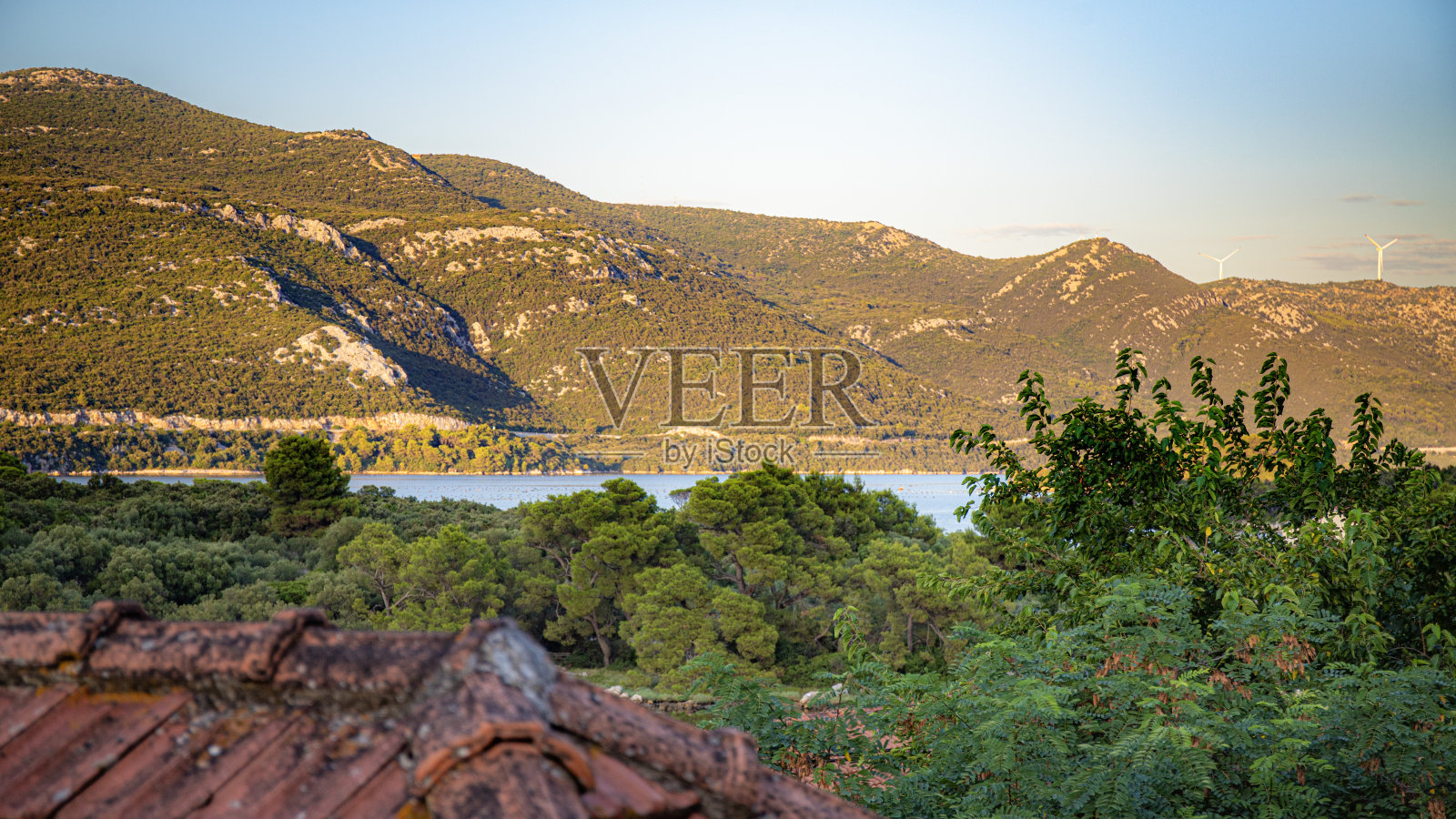 克罗地亚杜布罗夫尼克附近的海岸线海滩和小镇照片摄影图片