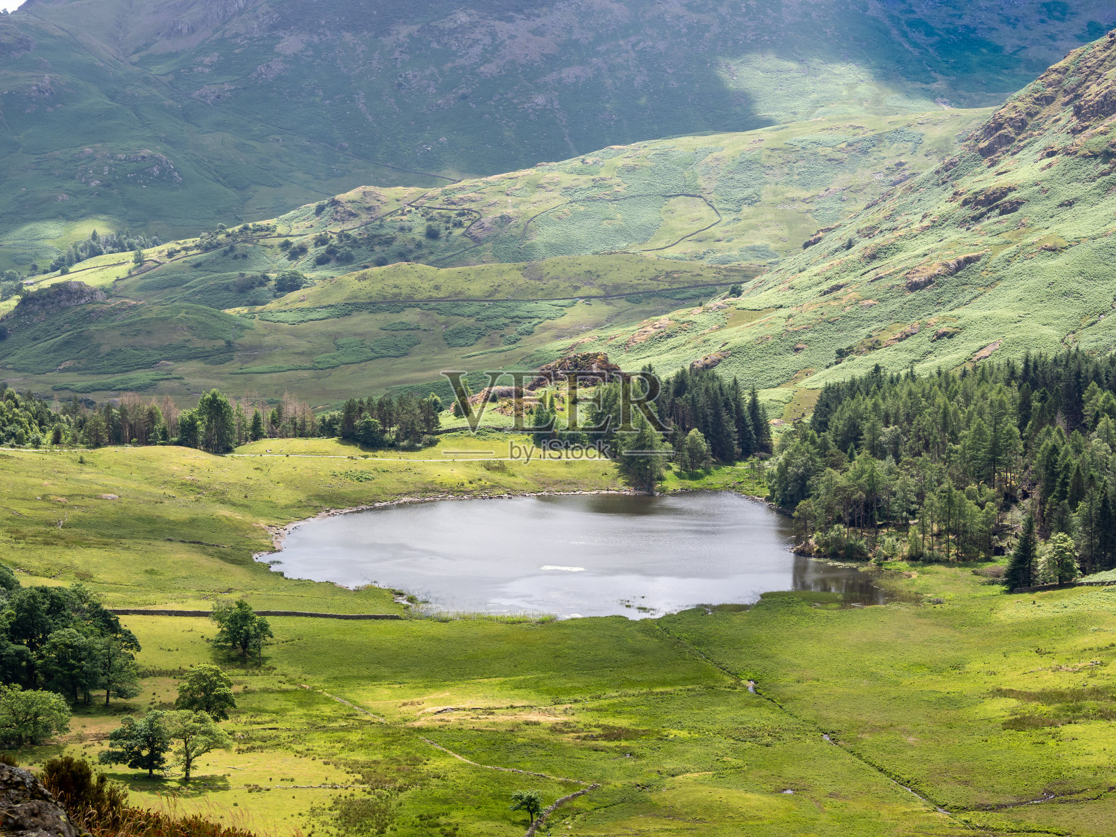 从英国的林摩尔山俯瞰布里亚塔恩照片摄影图片