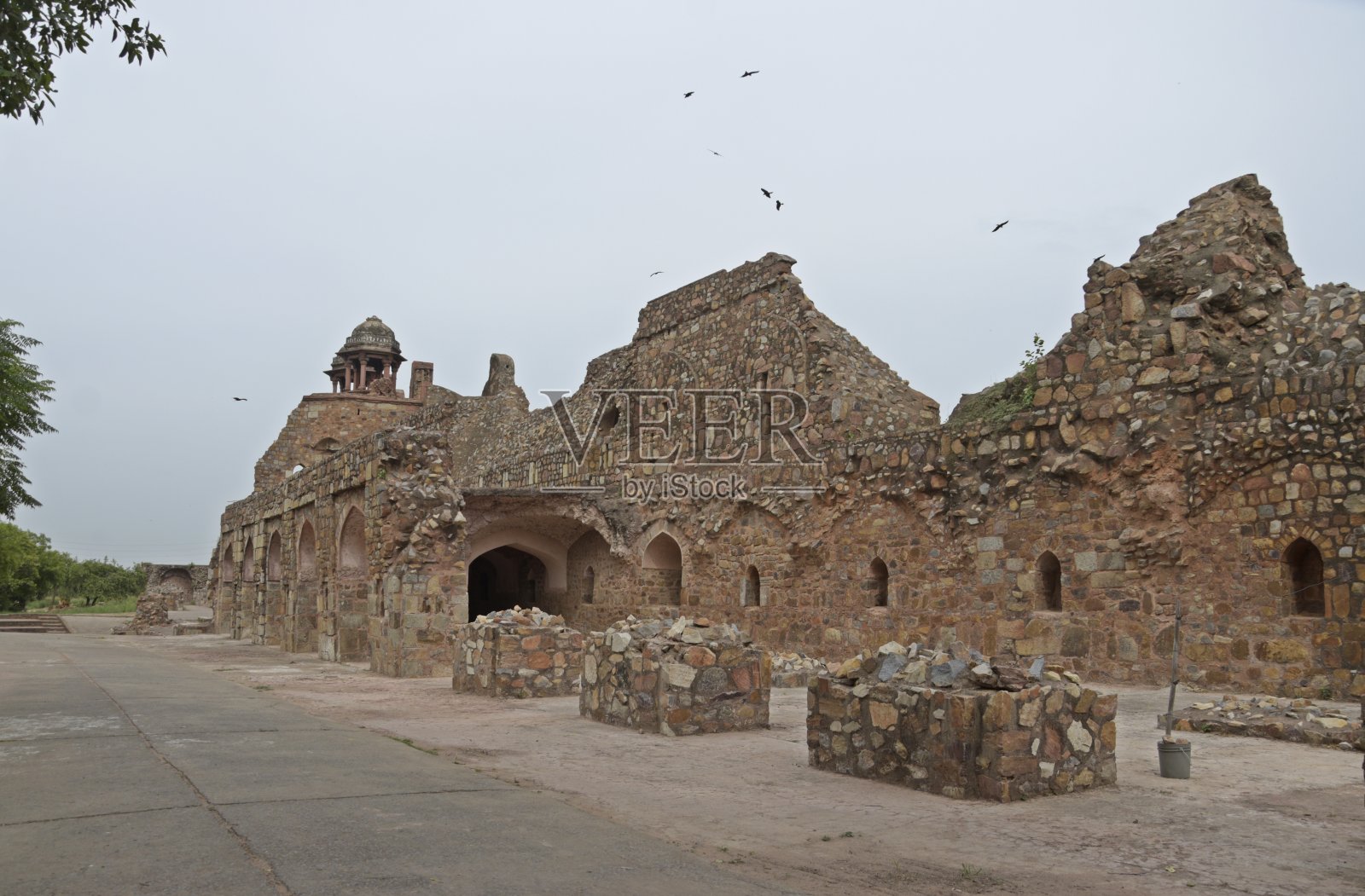 印度德里Purana Qila(古堡垒)的废墟照片摄影图片