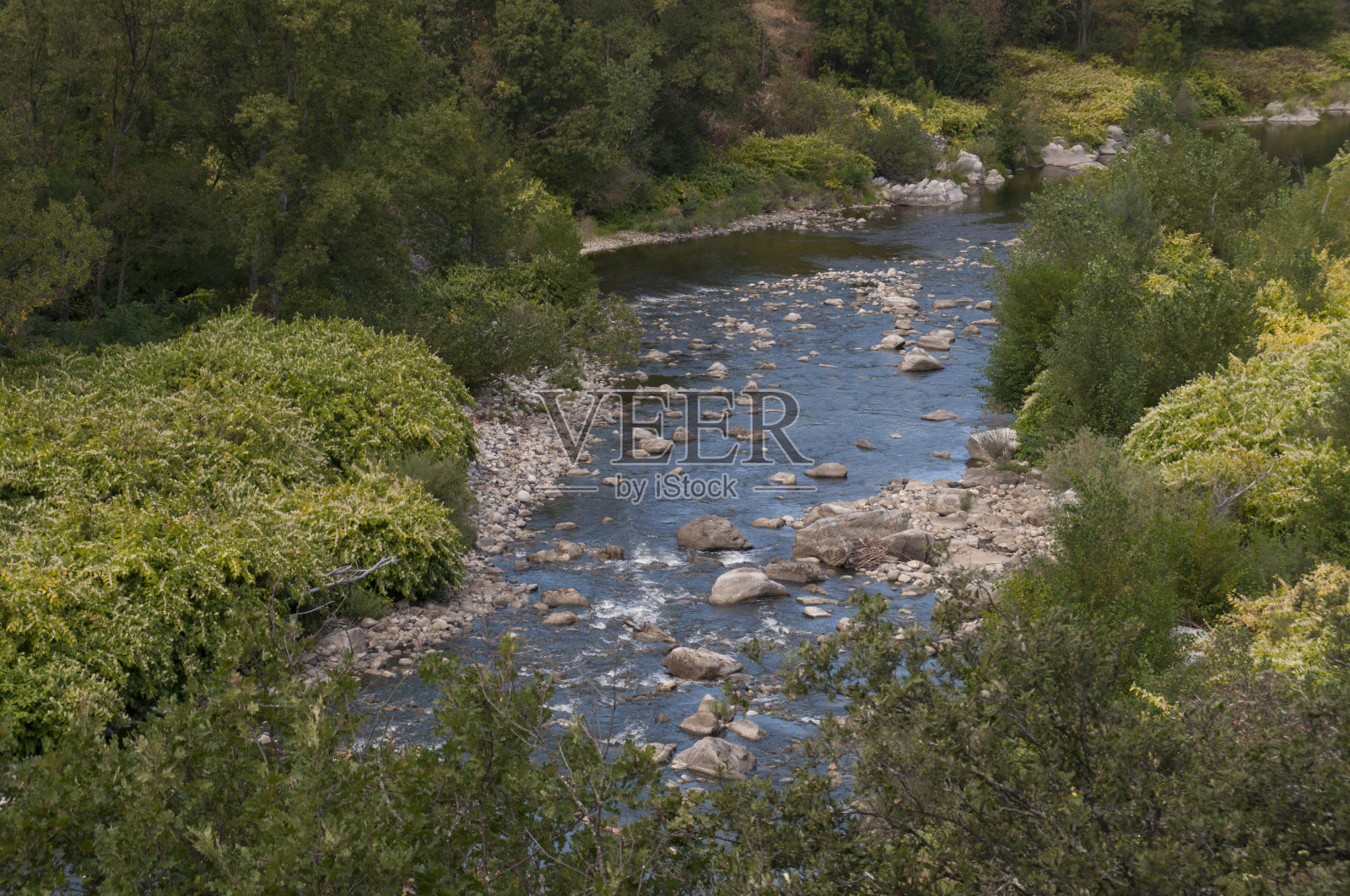 法国埃里厄河上的景色。照片摄影图片