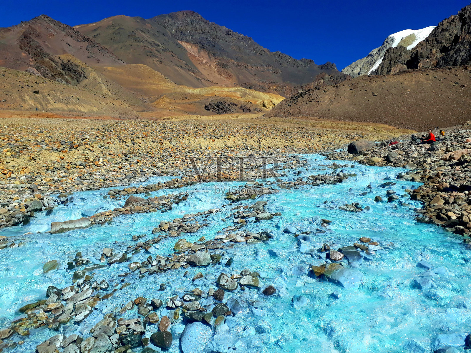 蓝绿色的小溪照片摄影图片