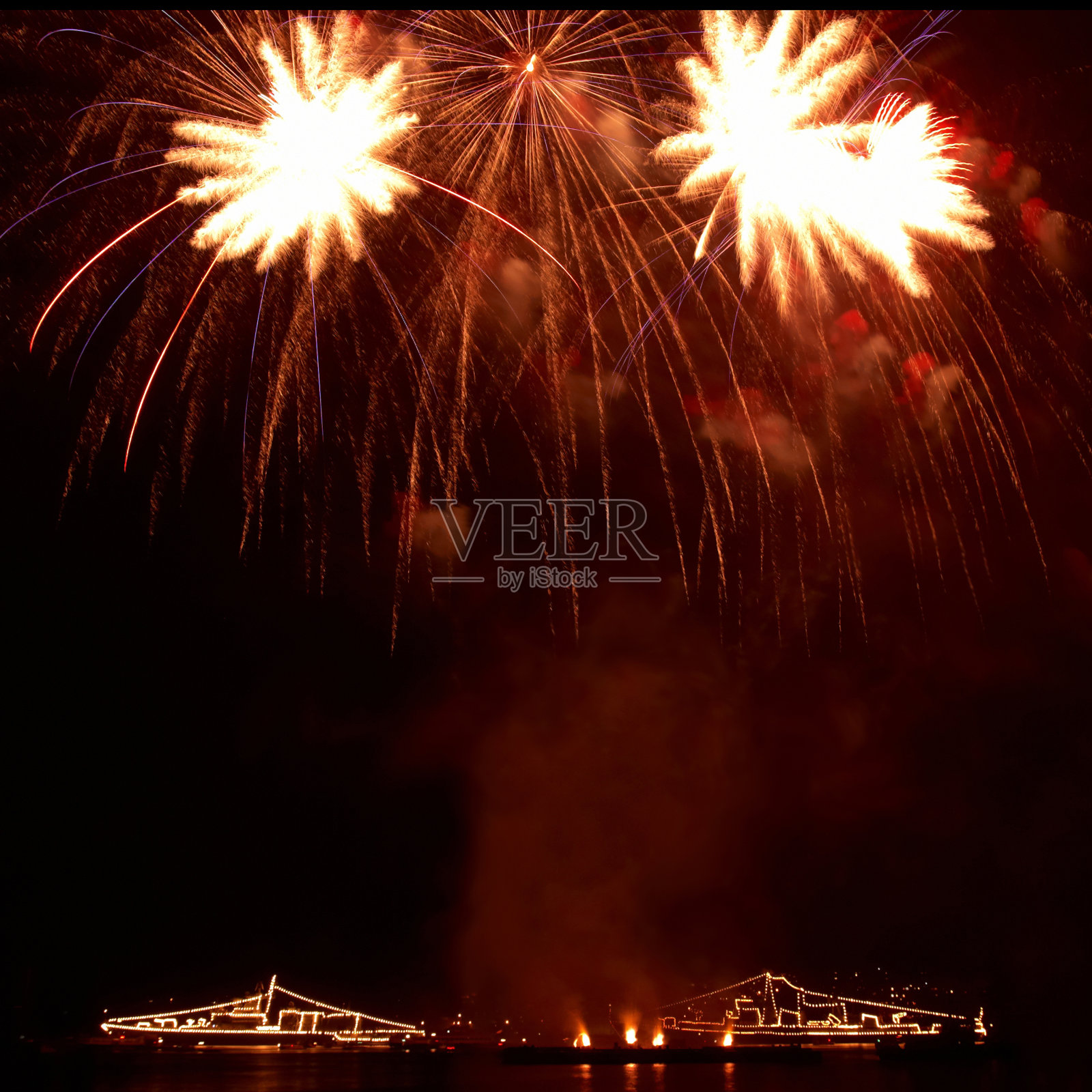 五彩缤纷的烟火照片摄影图片