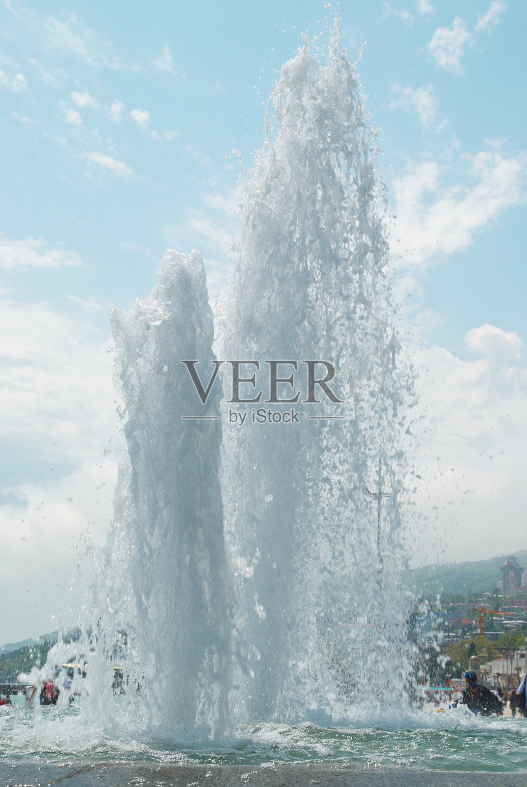 城市里的喷泉照片摄影图片