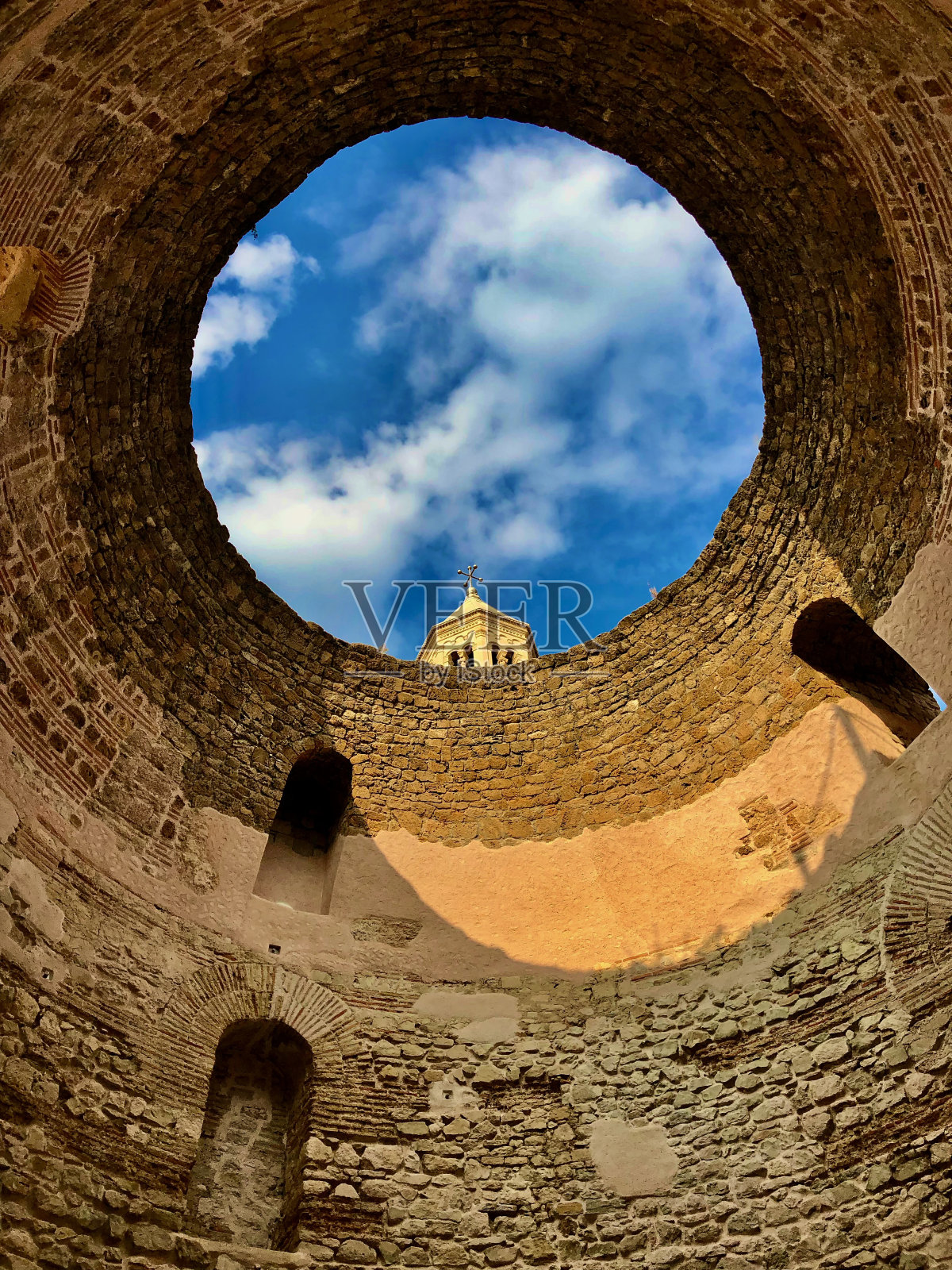 斯普利特，戴克里先宫殿的前厅照片摄影图片